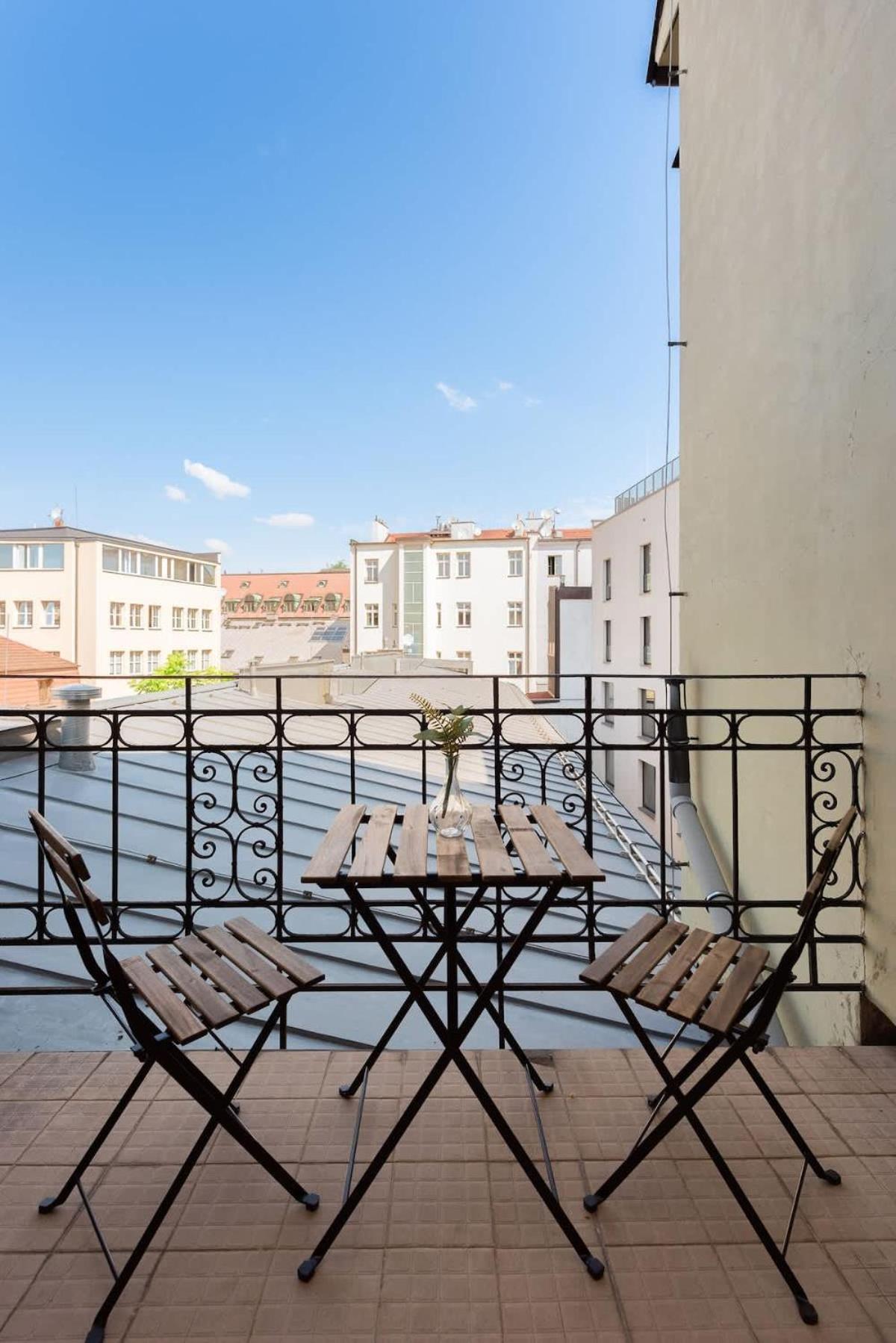 Wonderful Romantic Old Town Apt