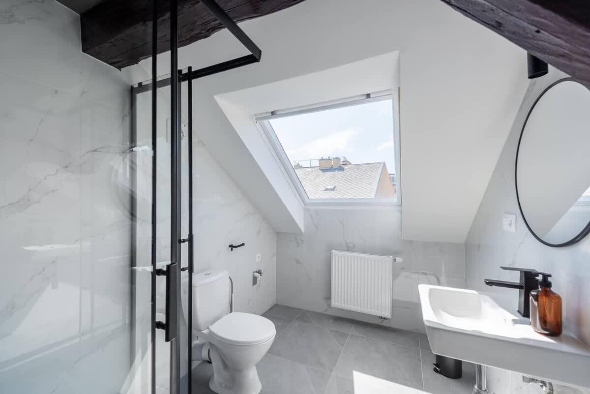 Wonderful Romantic Old Town Apt