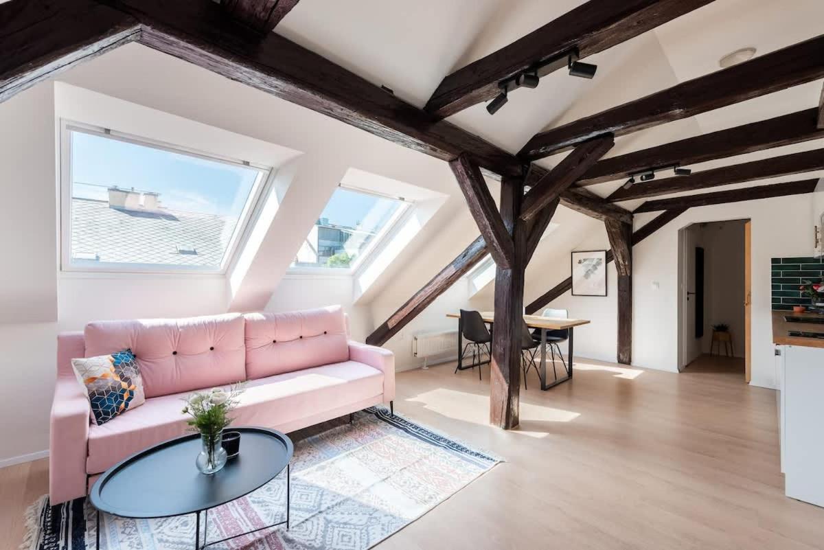 Wonderful Romantic Old Town Apt