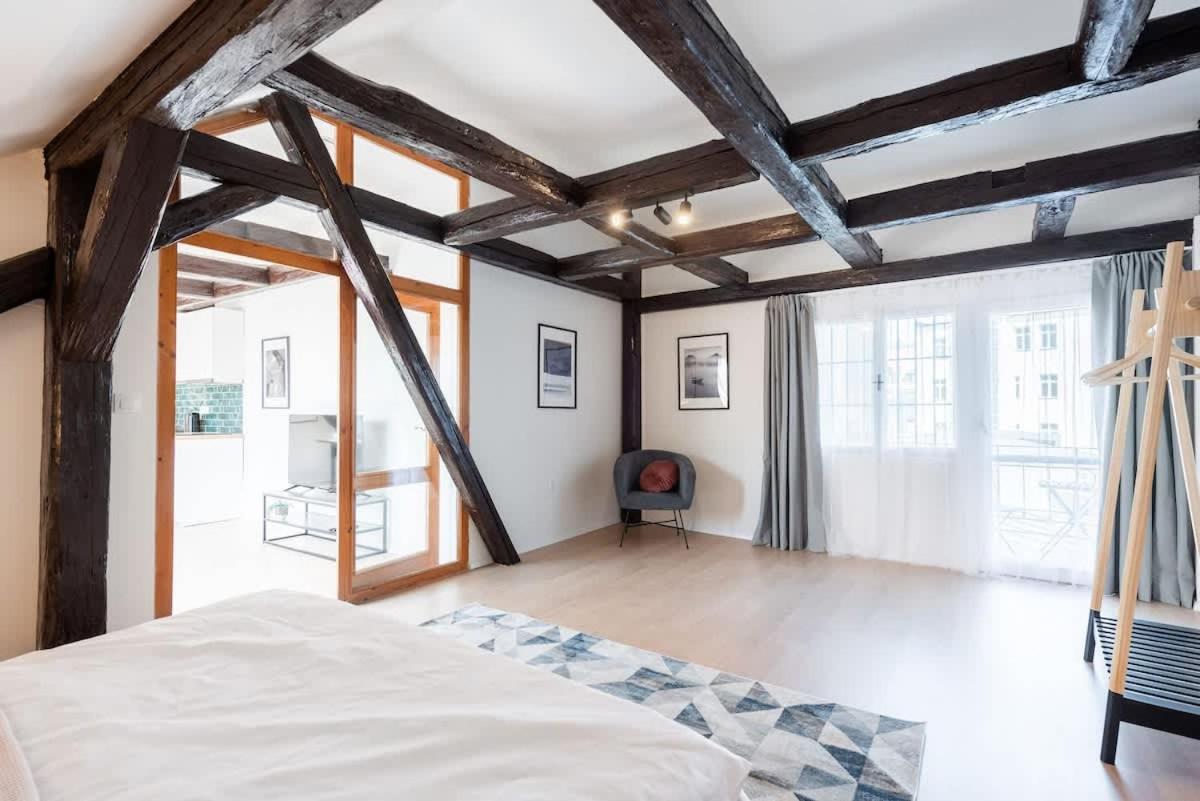 Wonderful Romantic Old Town Apt