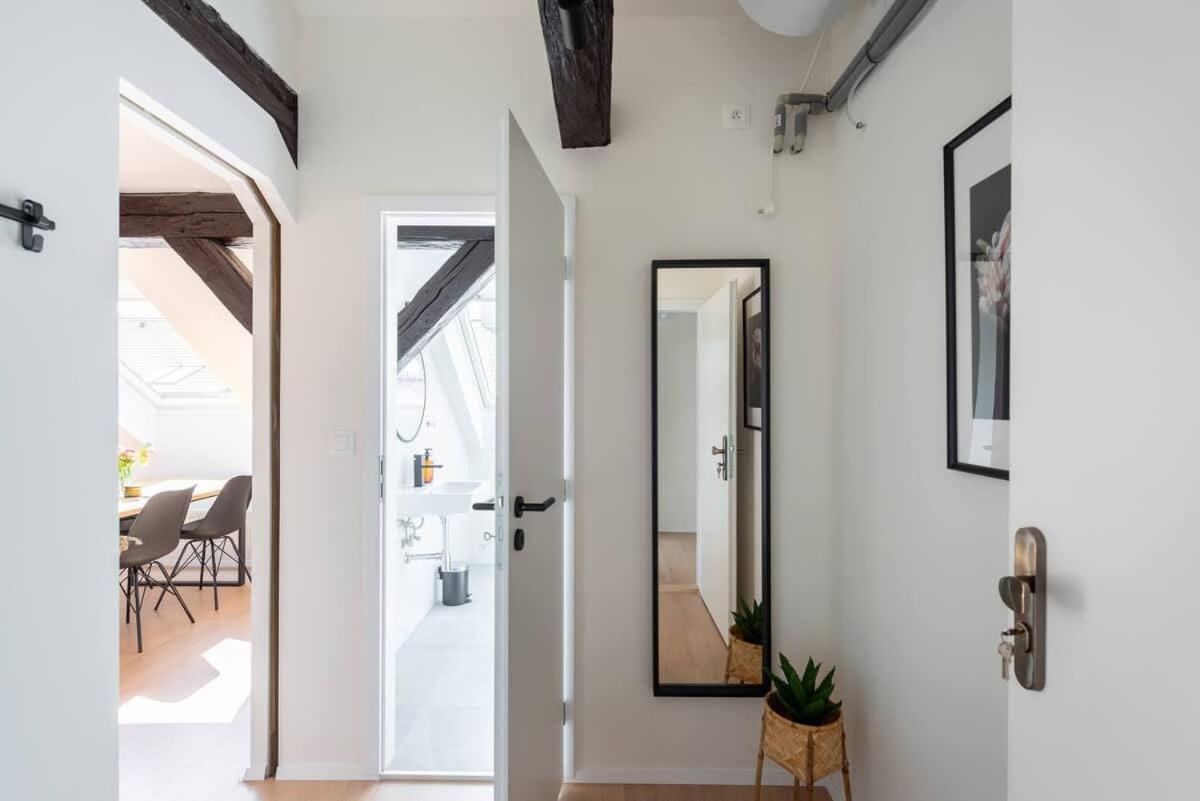 Wonderful Romantic Old Town Apt
