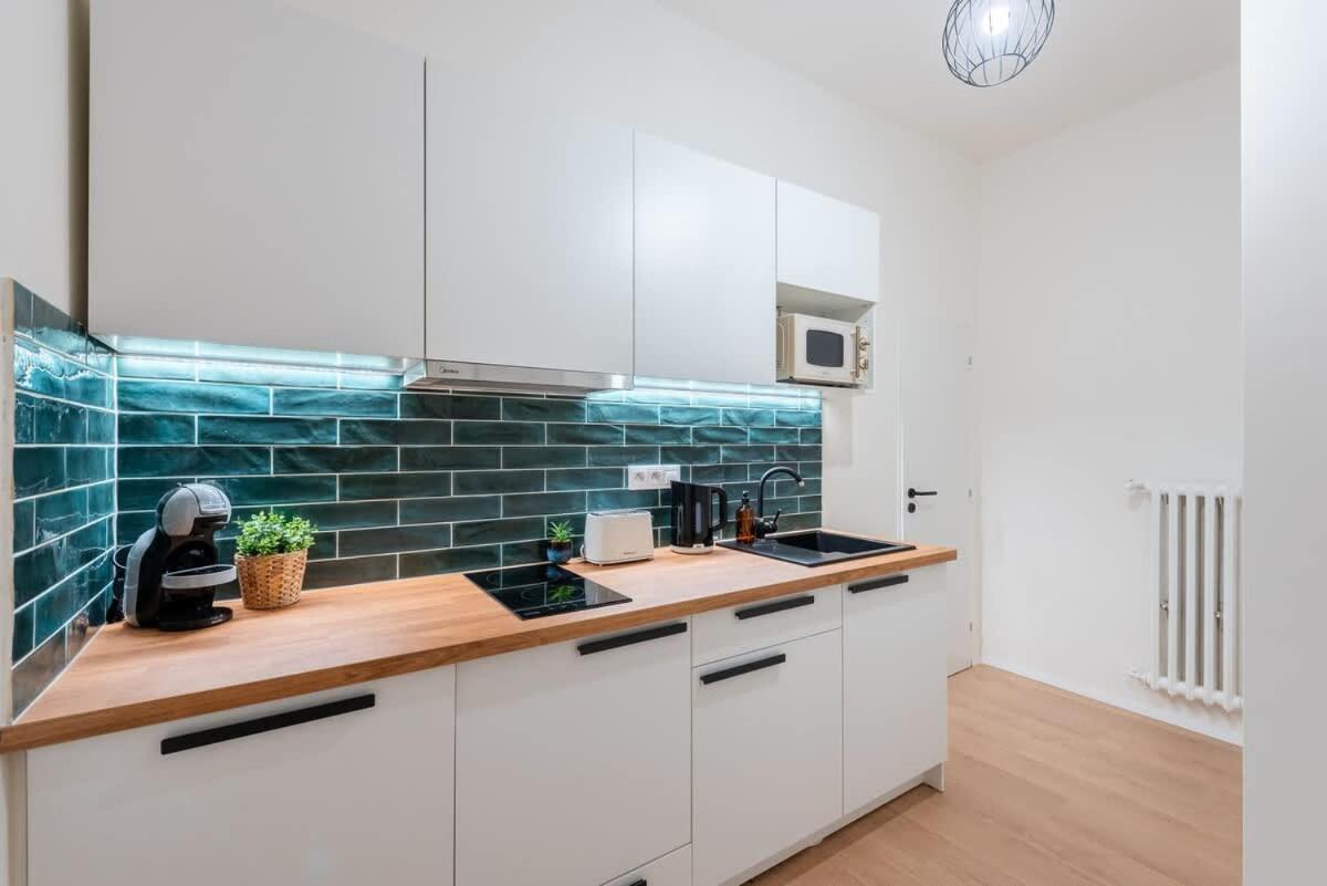Urban 2BR Haven with Sofa Bed in Central Prague