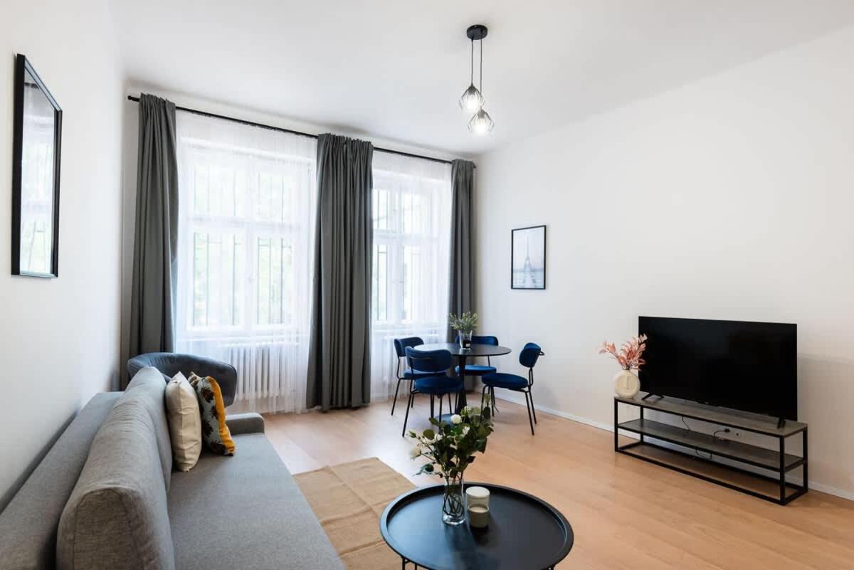 Urban 2BR Haven with Sofa Bed in Central Prague