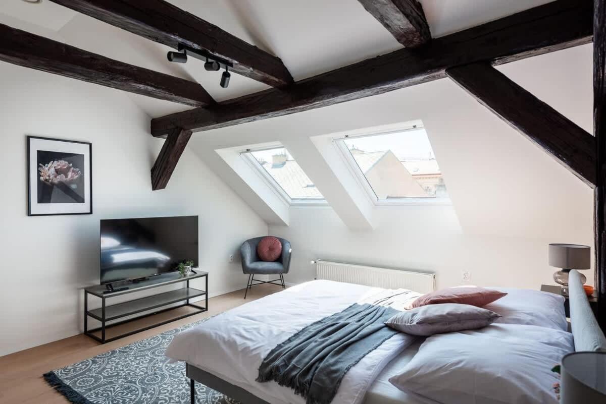 Under the Beams - Designer Prague Old Town Loft