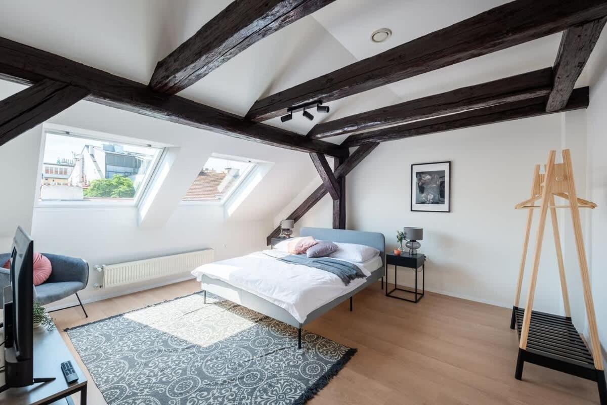 Under the Beams - Designer Prague Old Town Loft