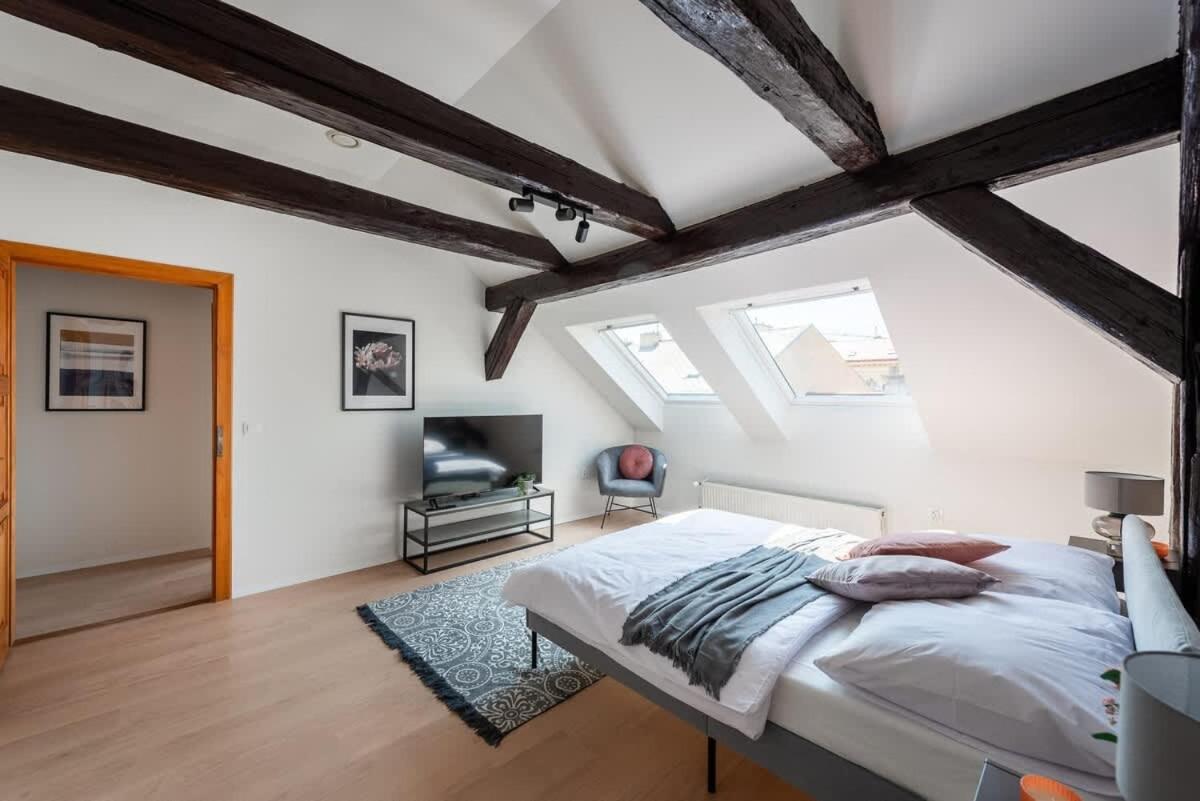 Under the Beams - Designer Prague Old Town Loft