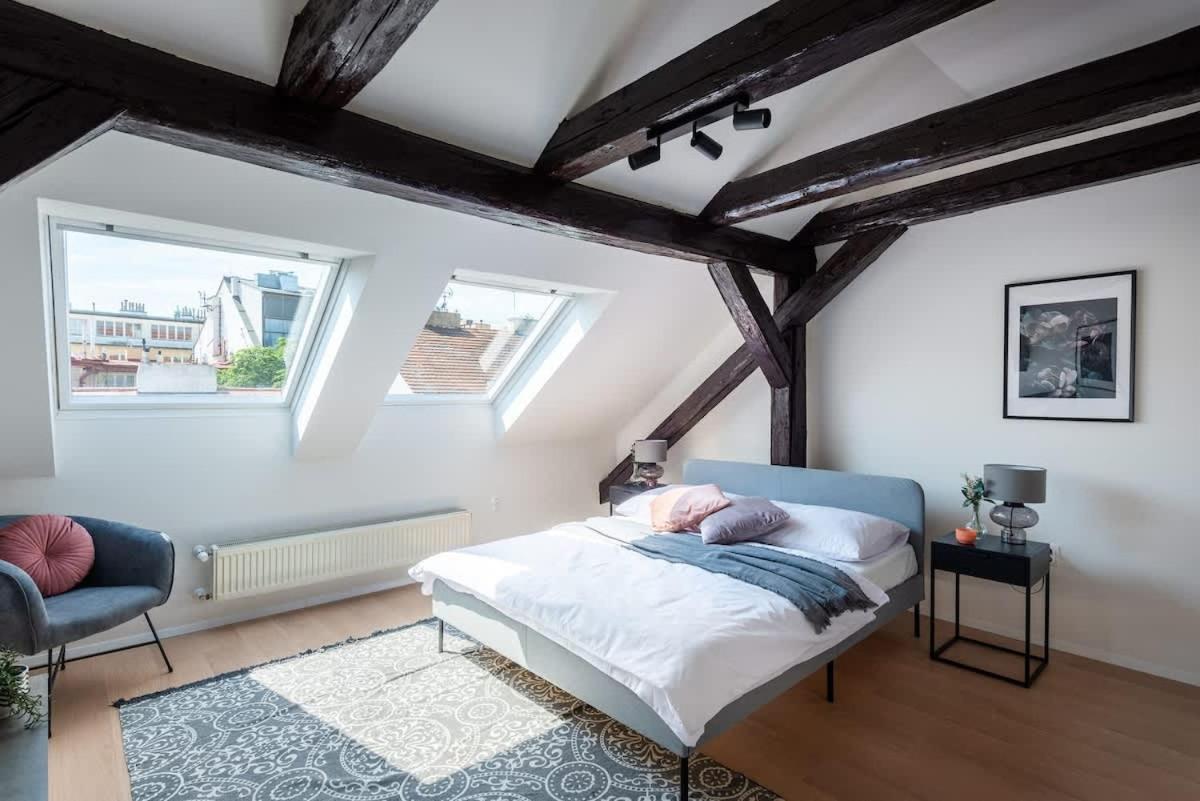 Under the Beams - Designer Prague Old Town Loft