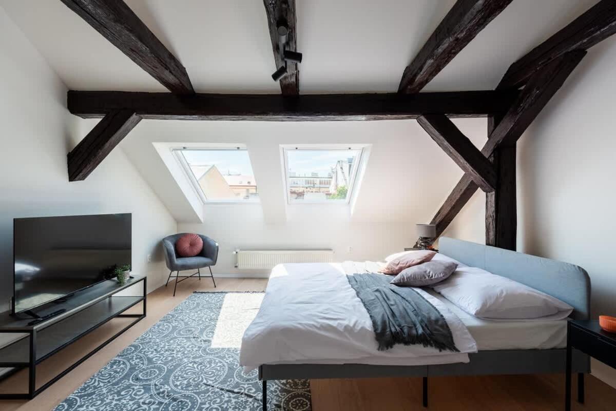 Under the Beams - Designer Prague Old Town Loft