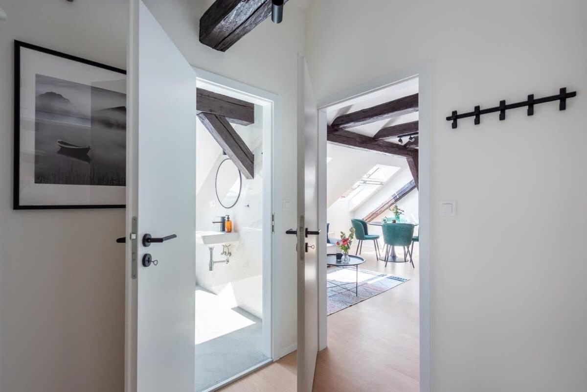 Under the Beams - Designer Prague Old Town Loft