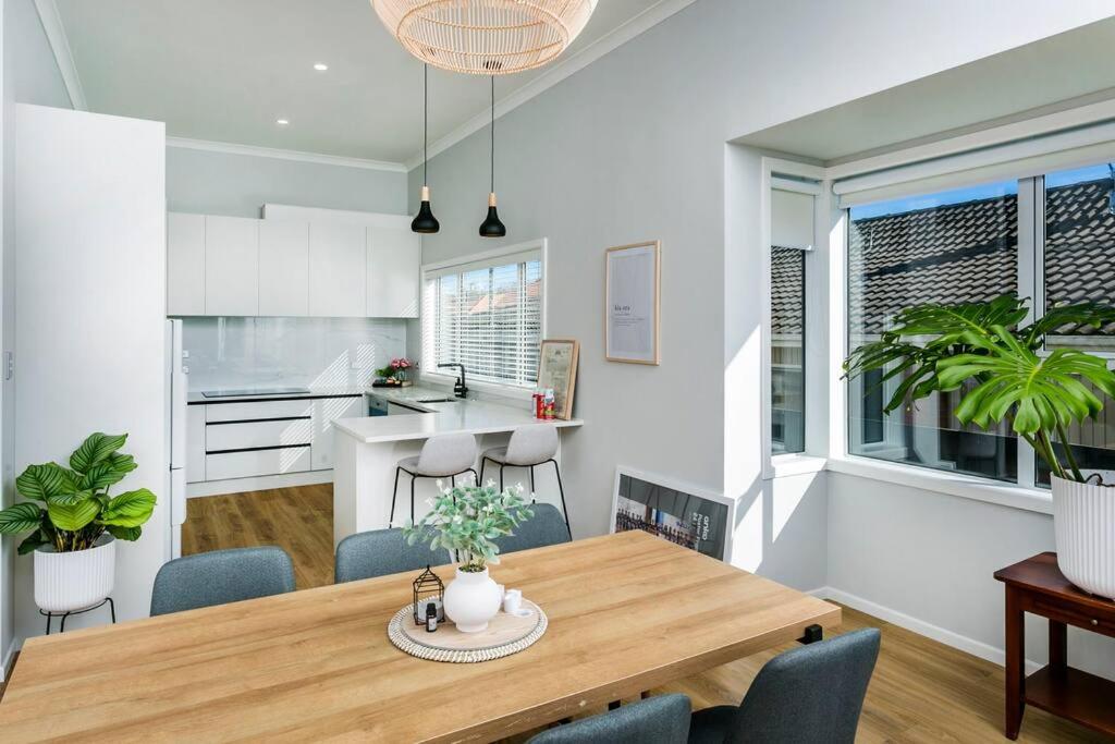 Eden St Lukes Cozy Home view 2