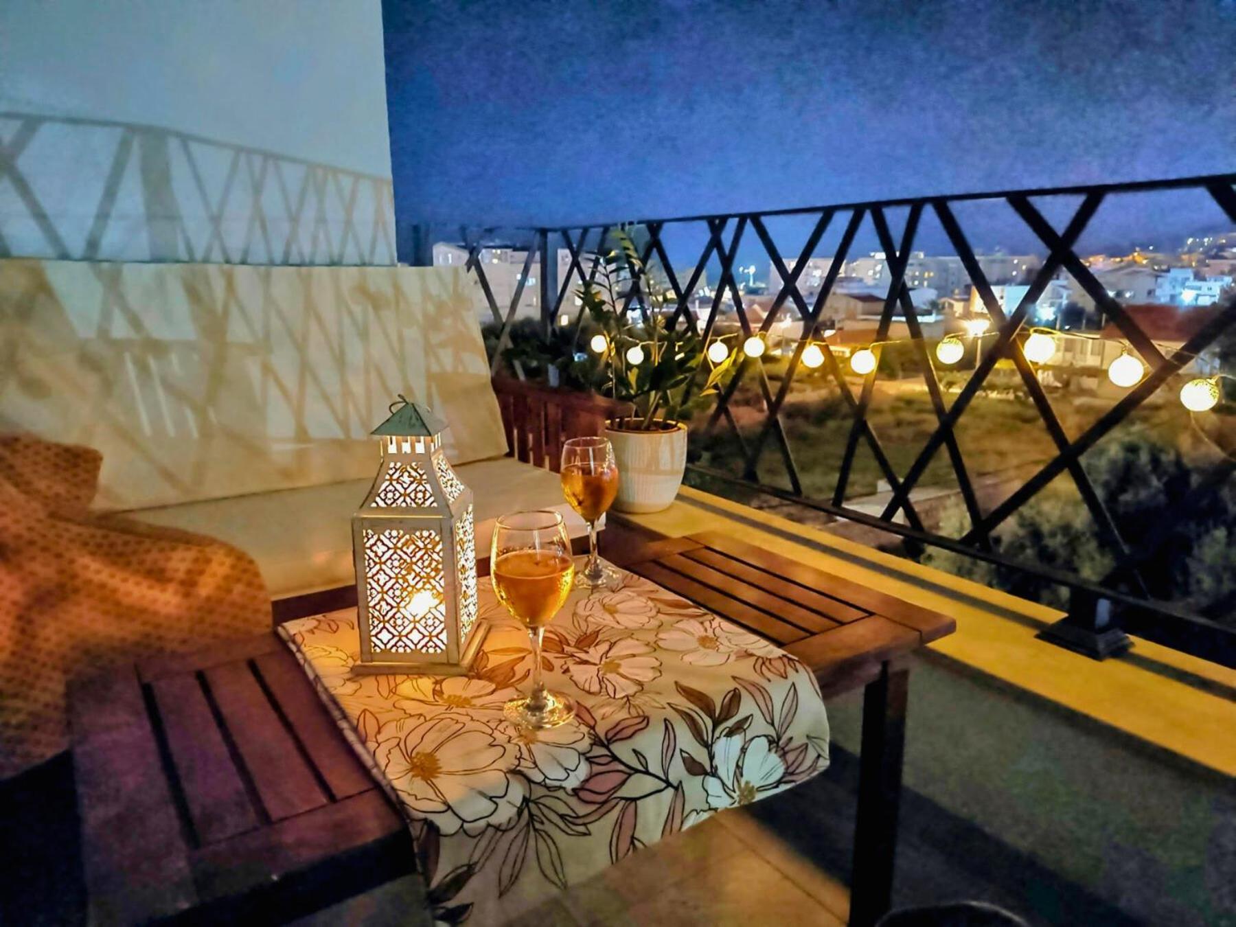 Sunset Retreat Apartment Bar view 3