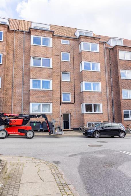 Aalborg lejlighed med fri parkering i dejligt område