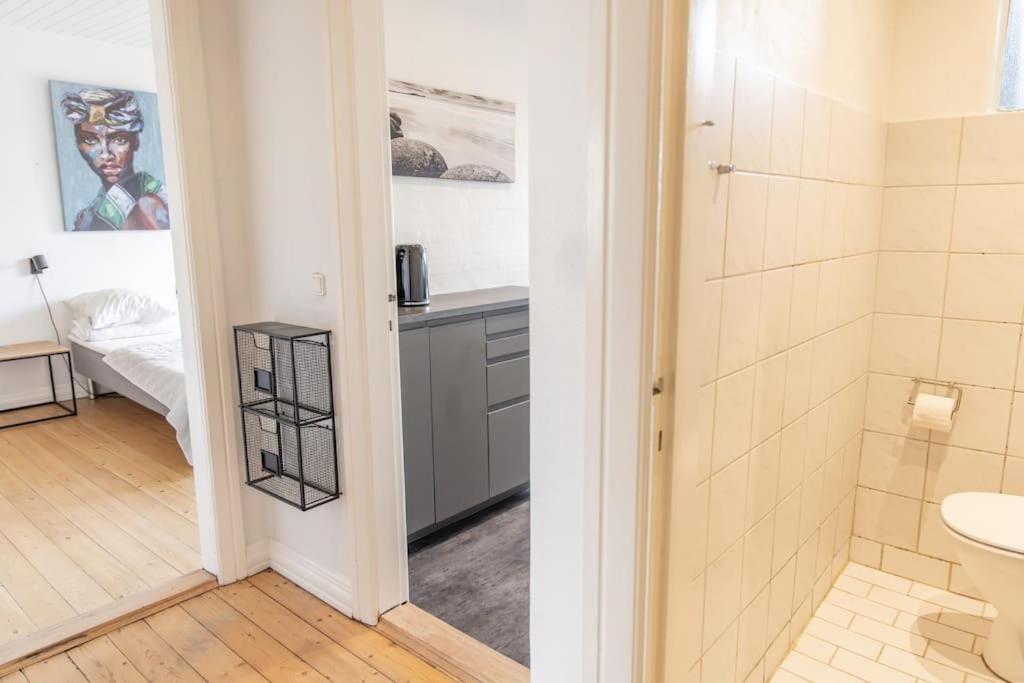 Aalborg lejlighed med fri parkering i dejligt område