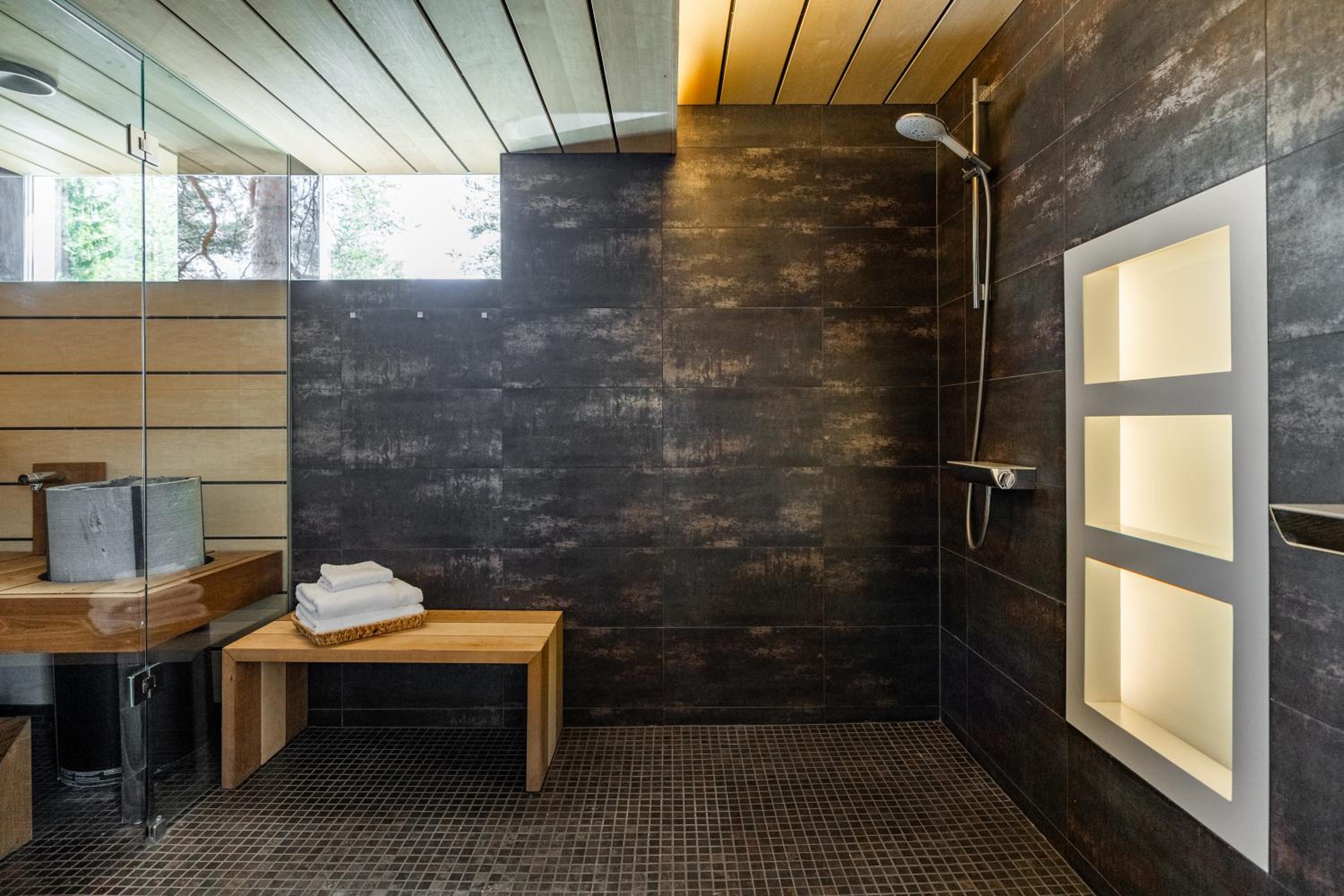 Arctic Wood Art City Villa