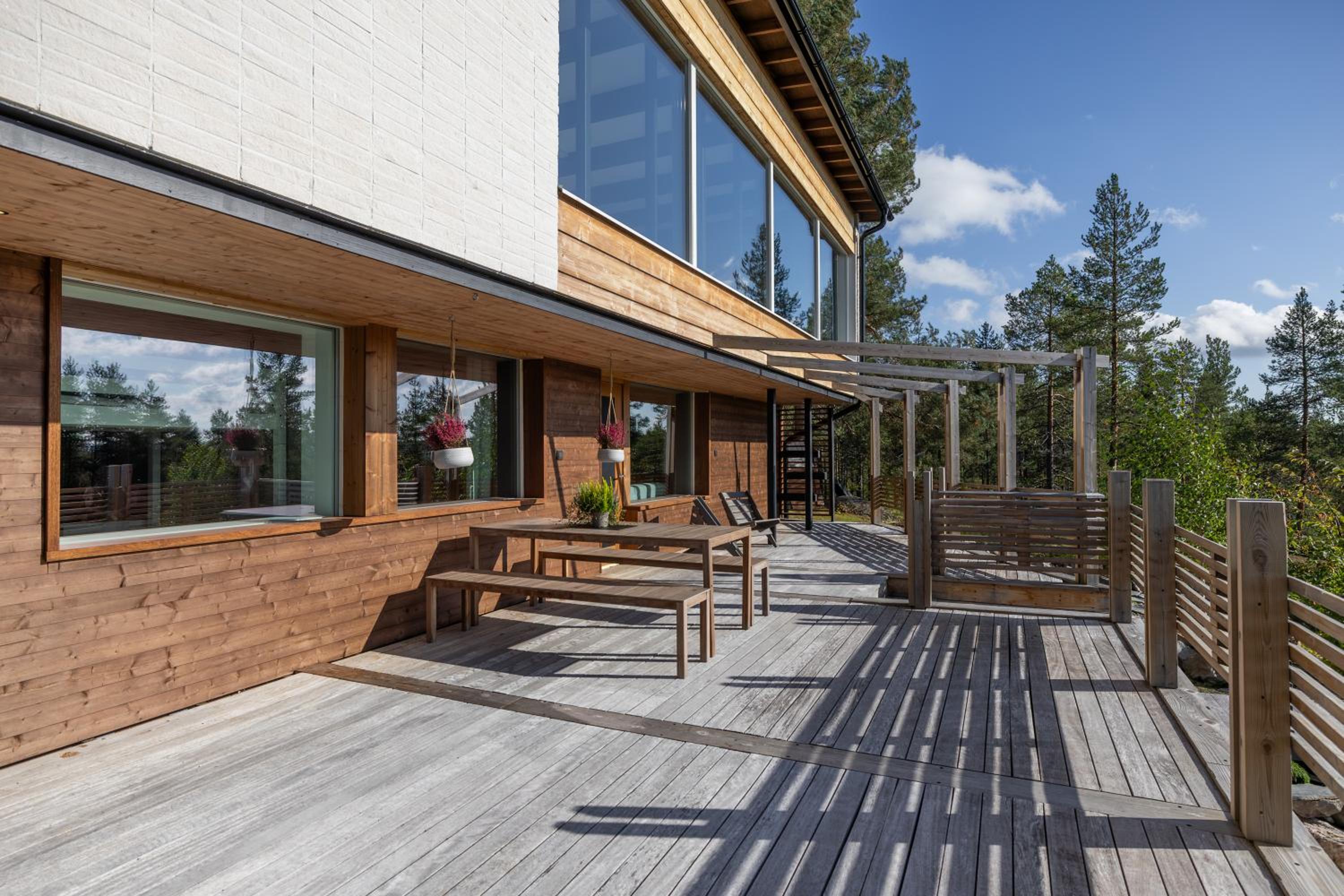 Arctic Wood Art City Villa