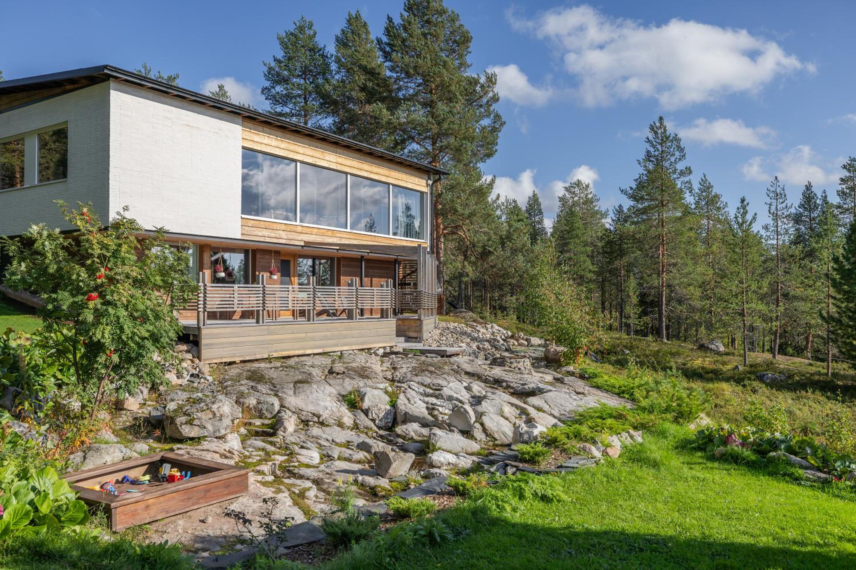 Arctic Wood Art City Villa