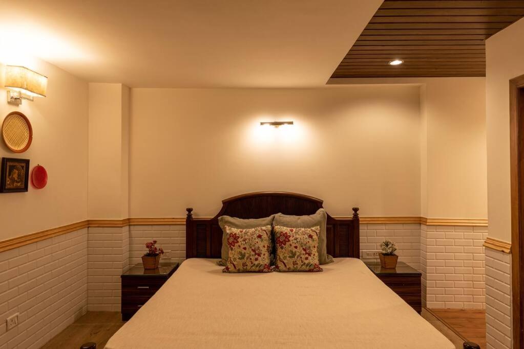 2BHK Close to Mall Road l Mountain High view 2