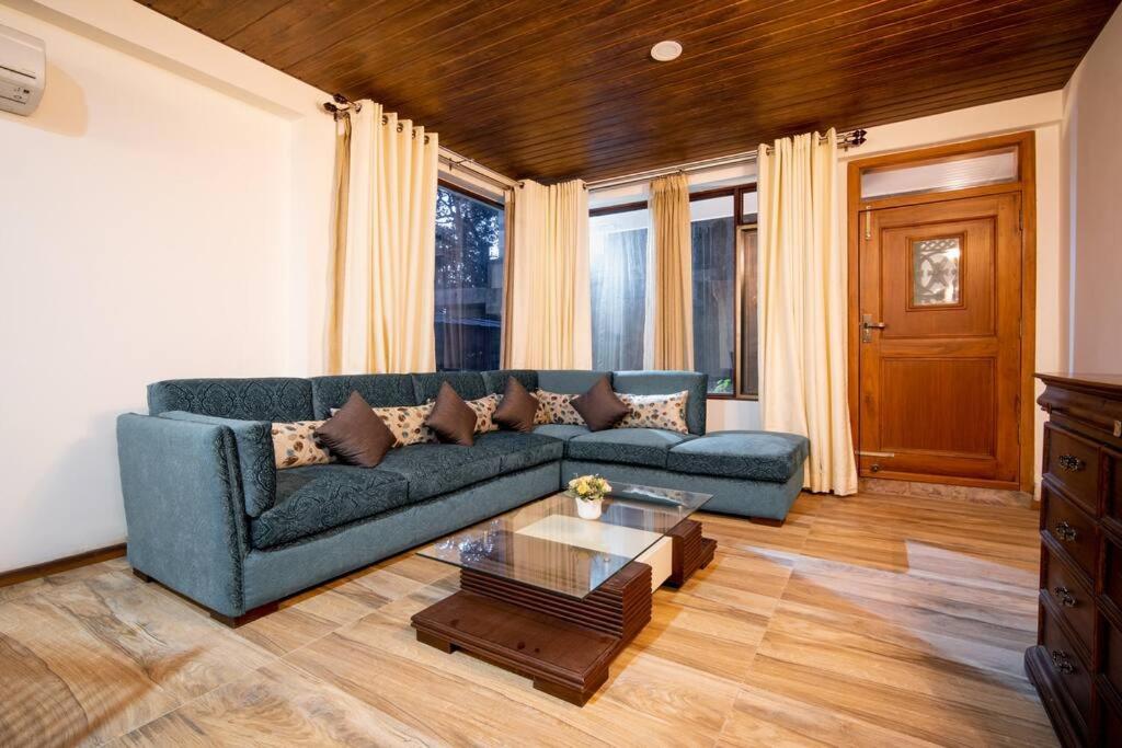 2BHK Close to Mall Road l Mountain High view 3