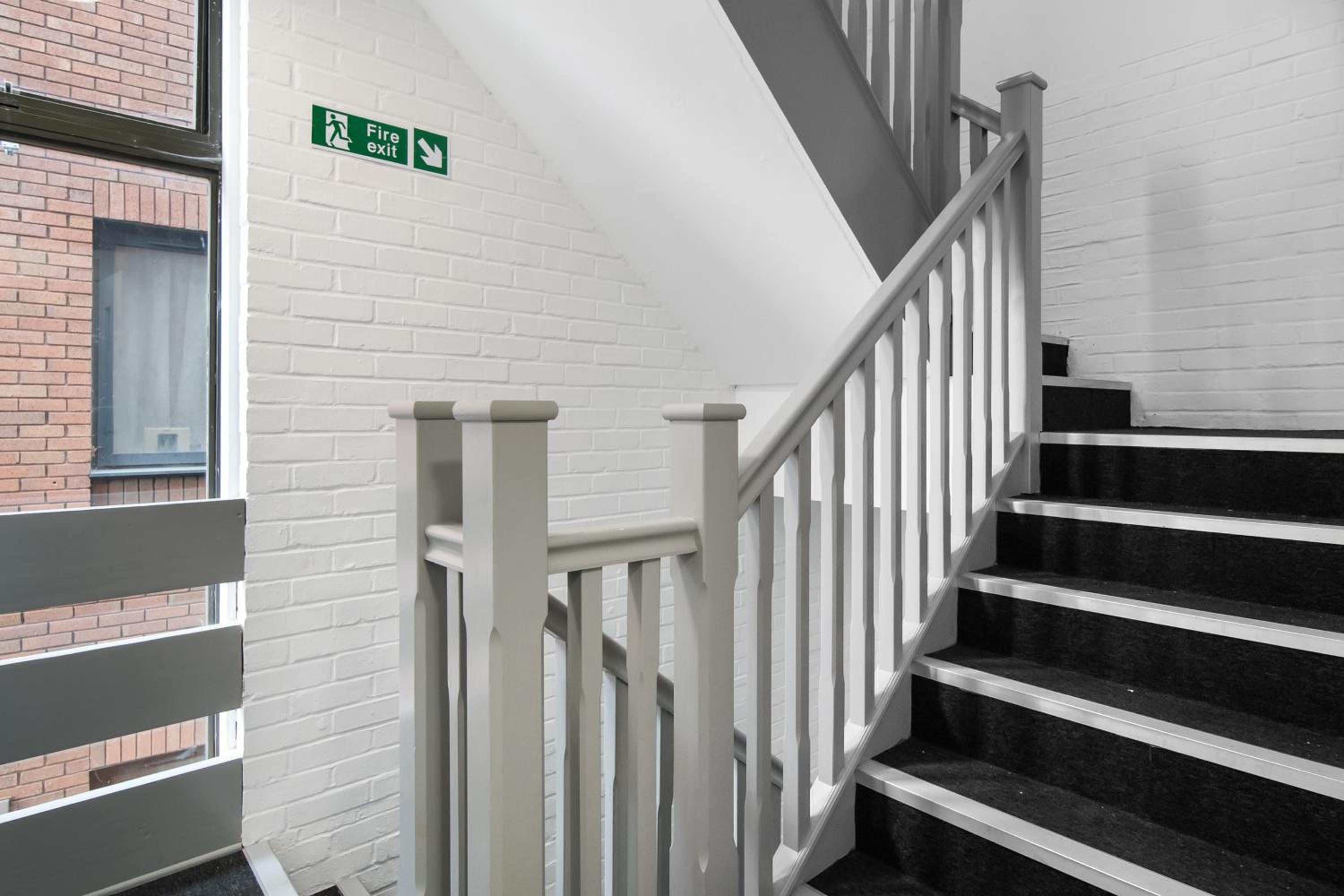 Livestay-Modern Apartments Building in Aylesbury