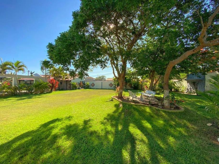 Linda Casa de Praia em Jaconé com Piscina & Quadra
