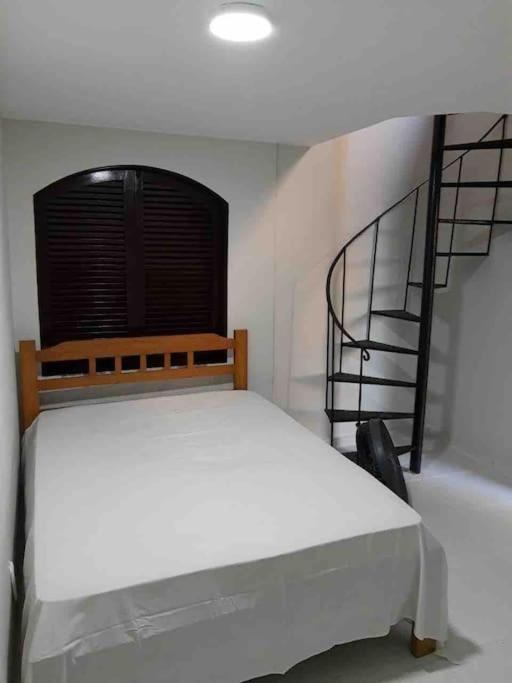 Linda Casa de Praia em Jaconé com Piscina & Quadra