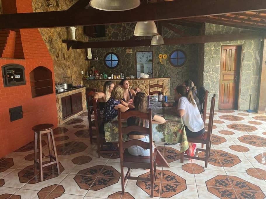 Linda Casa de Praia em Jaconé com Piscina & Quadra