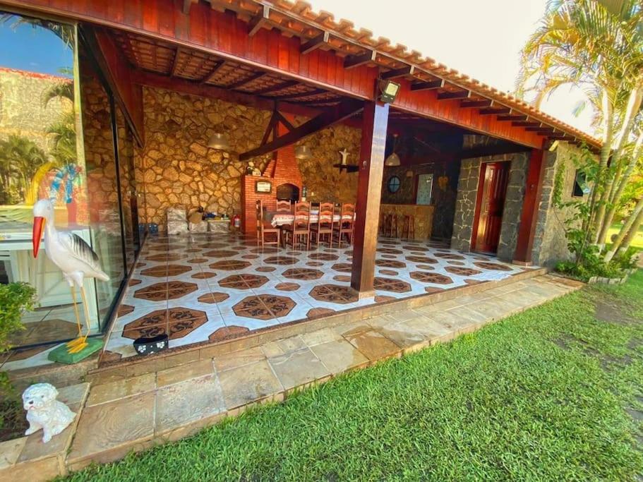 Linda Casa de Praia em Jaconé com Piscina & Quadra