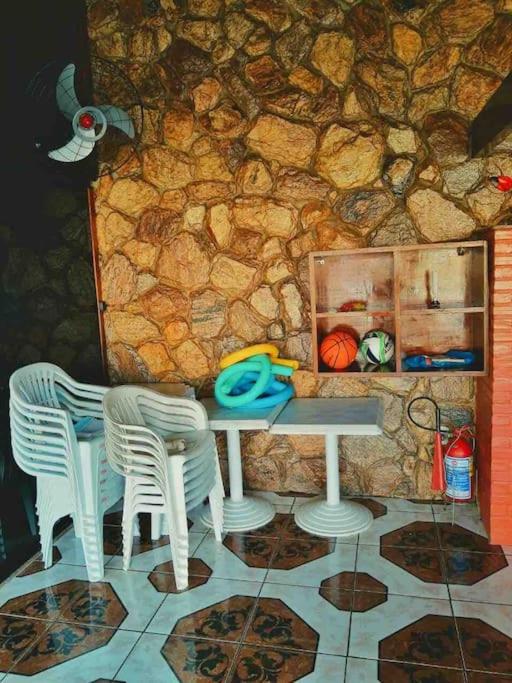 Linda Casa de Praia em Jaconé com Piscina & Quadra