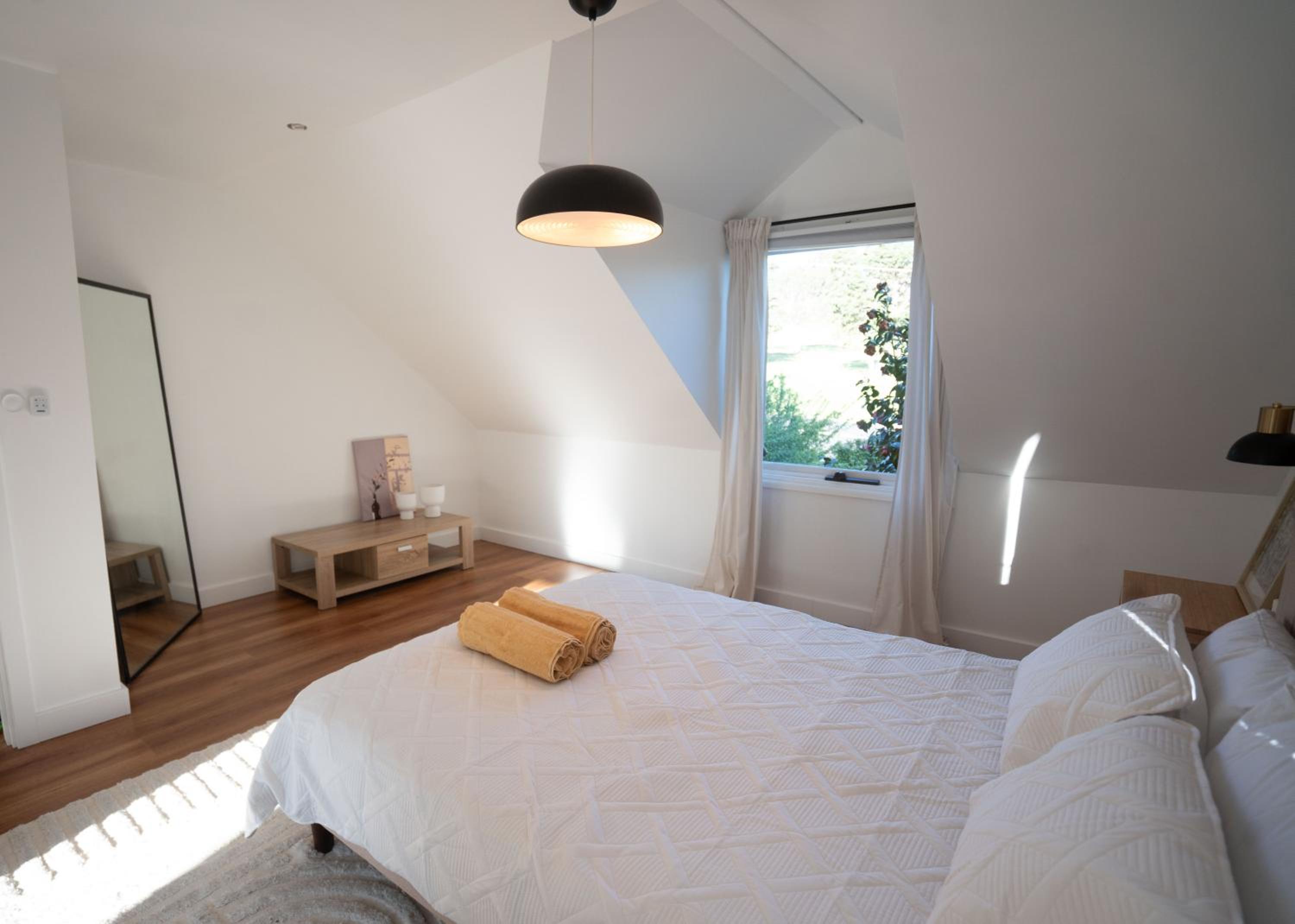Spacious 5 bedroom Country Home