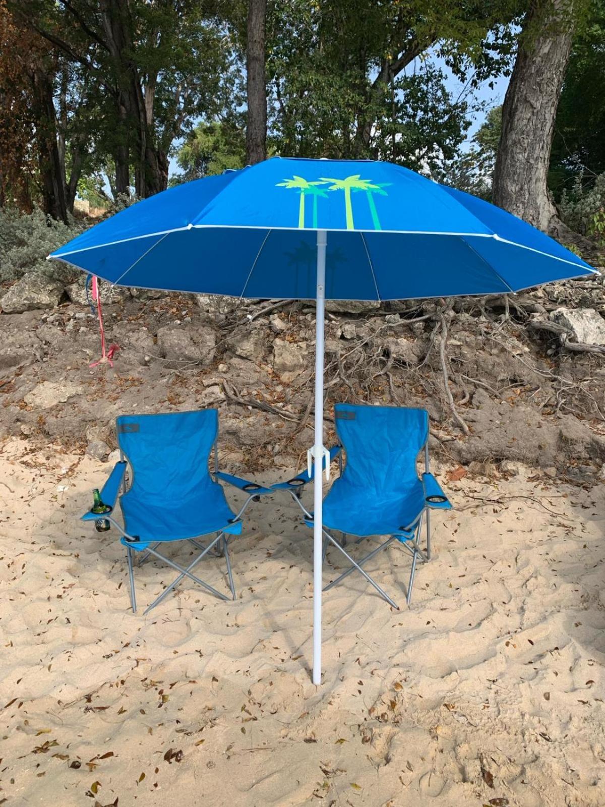 One Bedroom Apartment 1 minute walk to West Coast Beach!