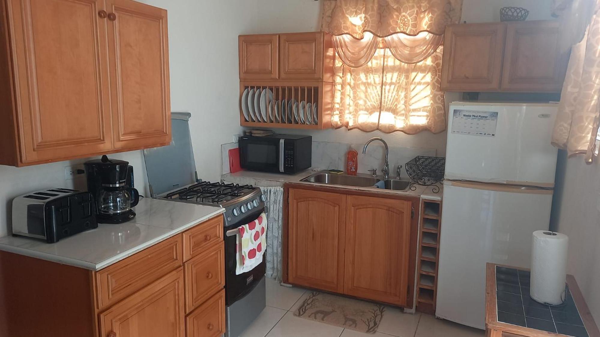 One Bedroom Apartment 1 minute walk to West Coast Beach!