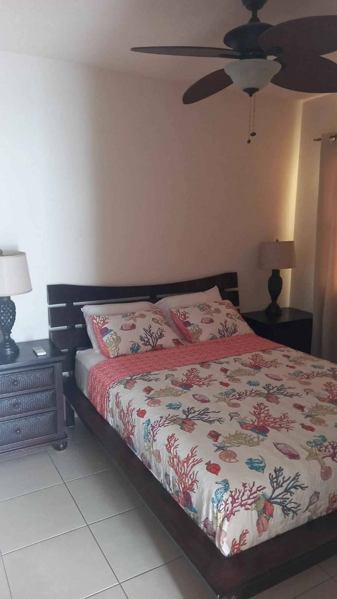 One Bedroom Apartment 1 minute walk to West Coast Beach!