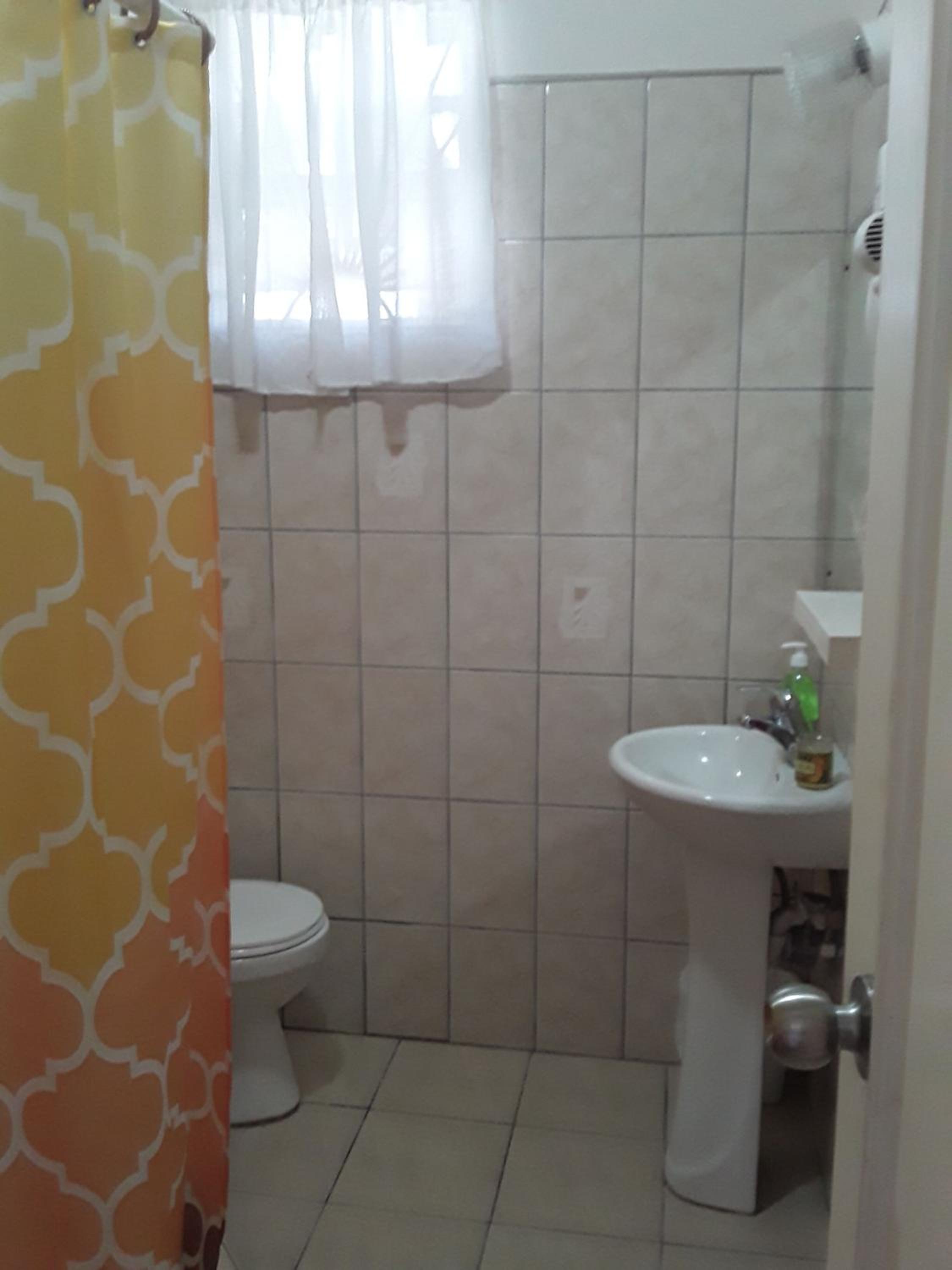 One Bedroom Apartment 1 minute walk to West Coast Beach!