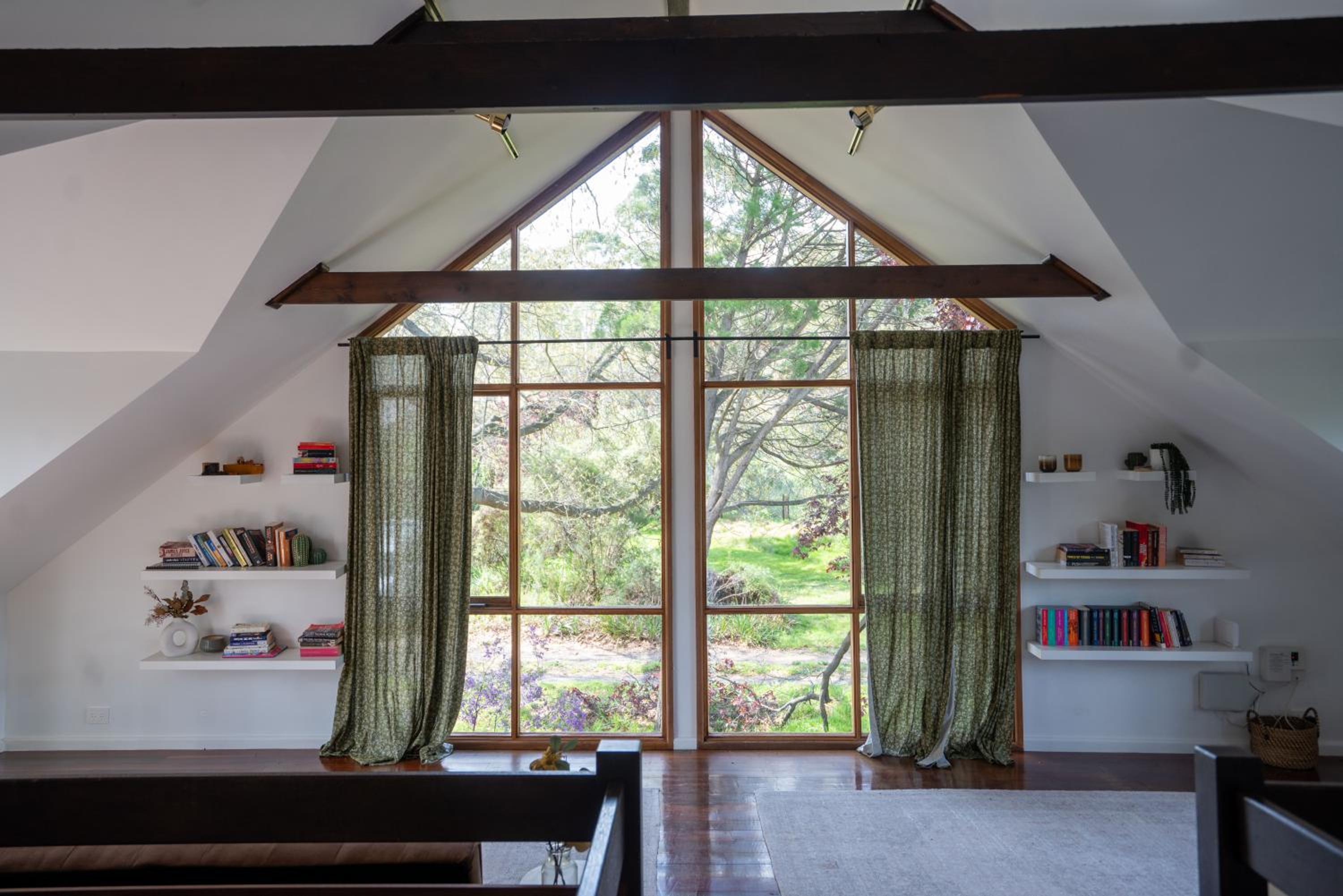 Spacious 5 bedroom Country Home