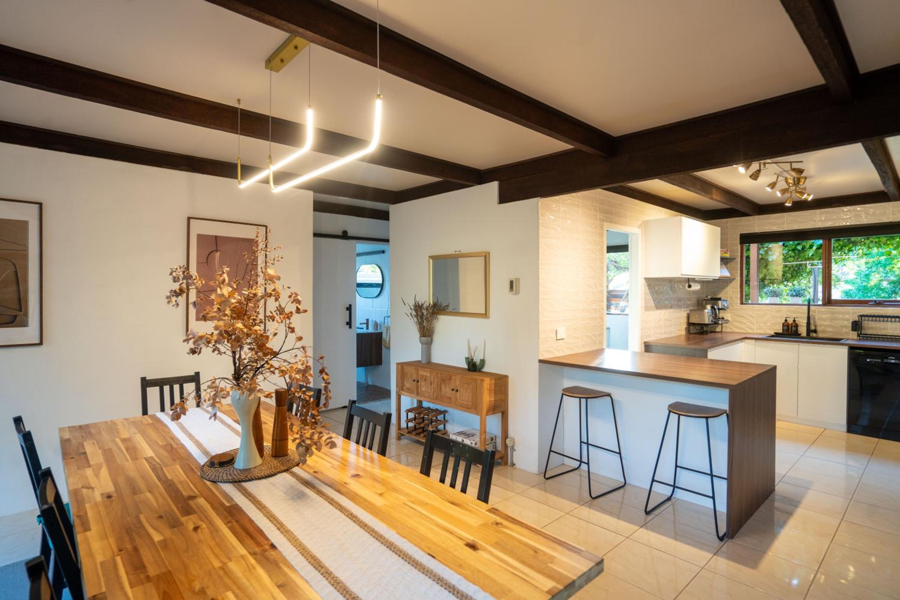 Spacious 5 bedroom Country Home