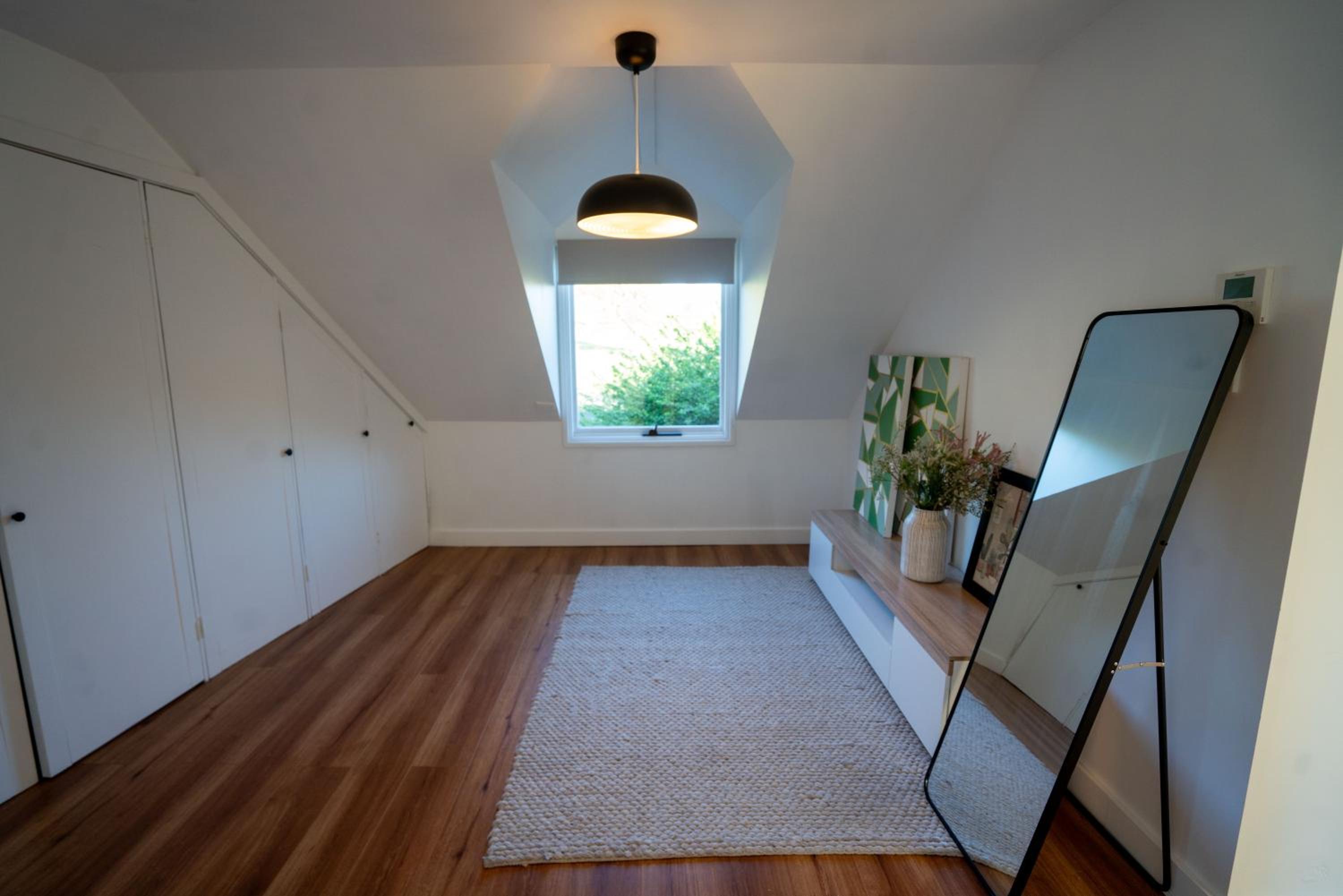 Spacious 5 bedroom Country Home