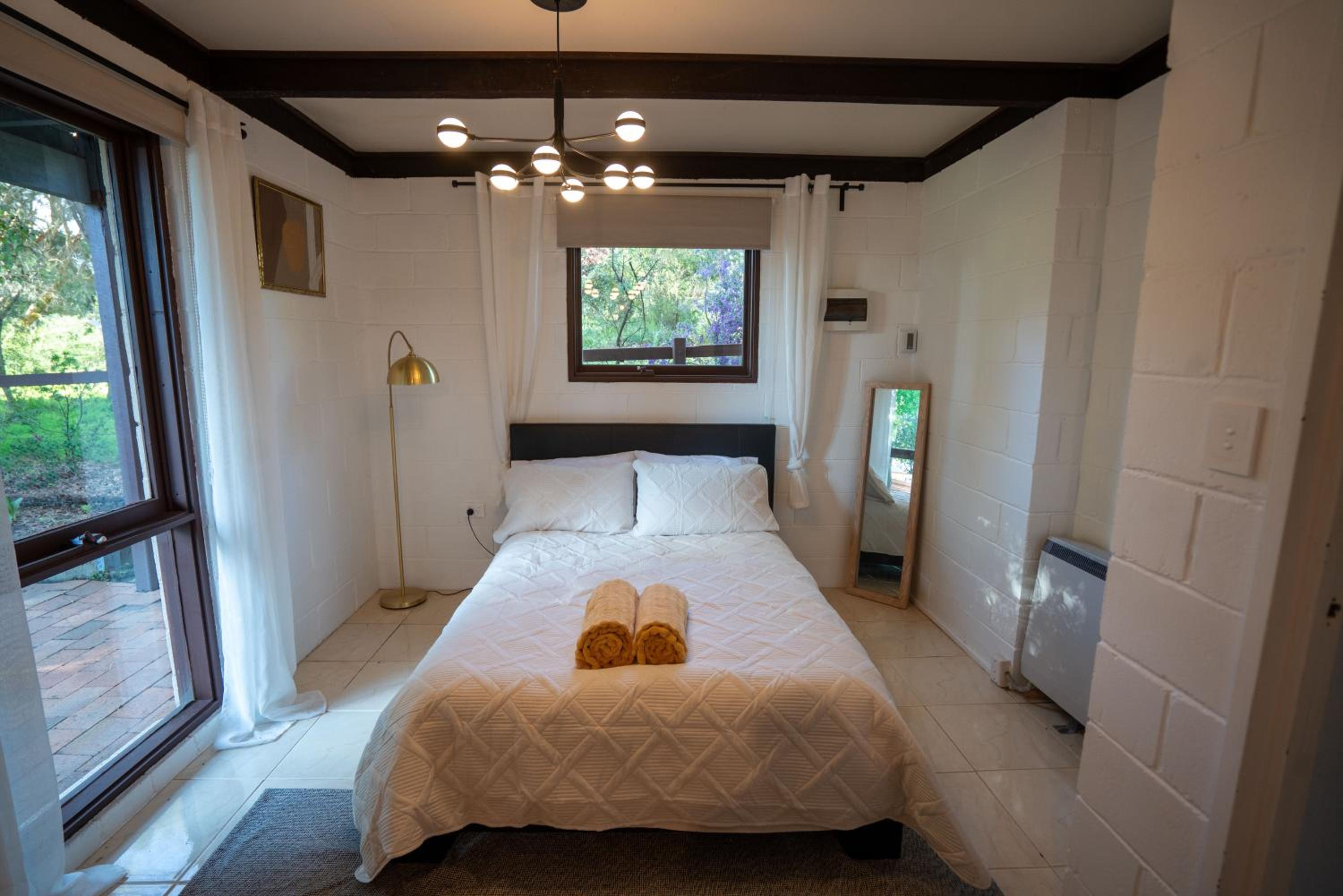 Spacious 5 bedroom Country Home
