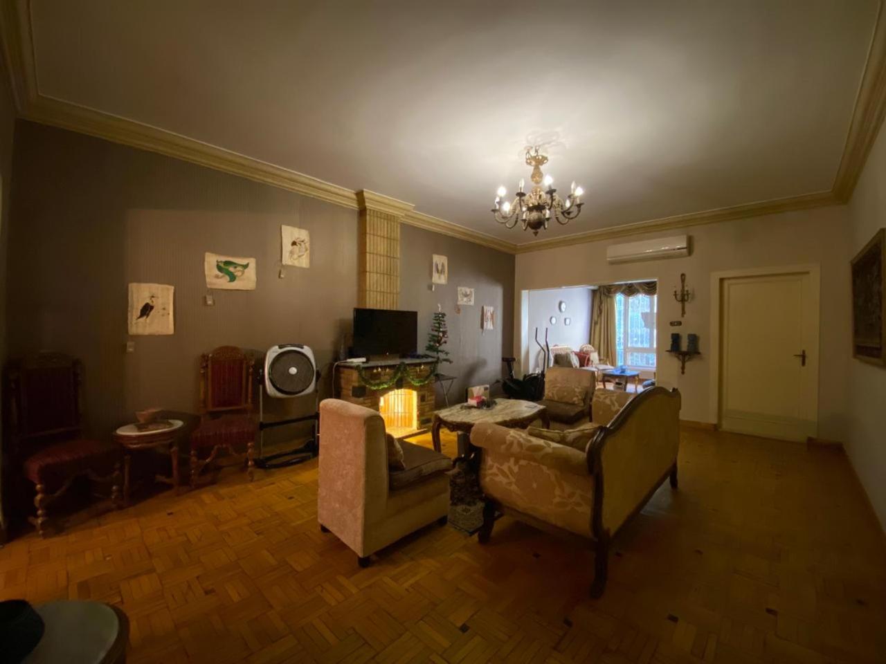 Queen room in Elite home