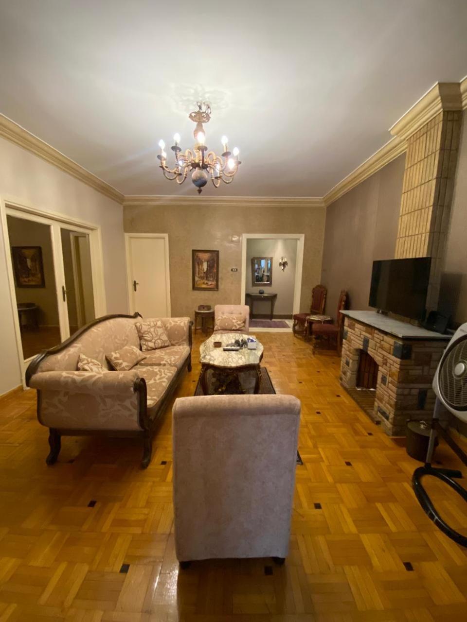 Queen room in Elite home