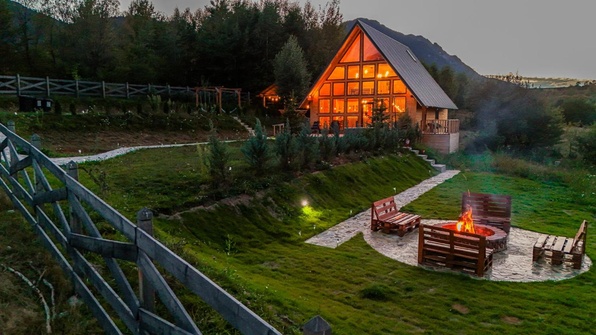 Cabana Timbernest & Hot Tubs