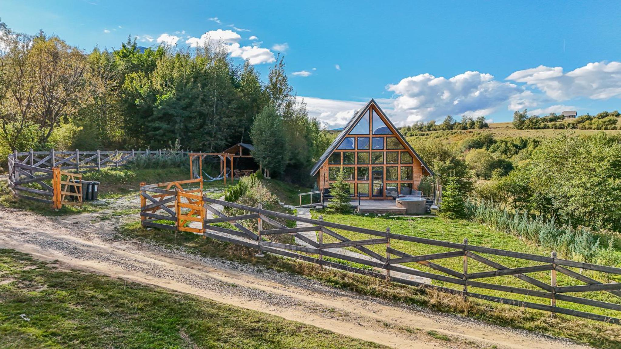 Cabana Timbernest & Hot Tubs