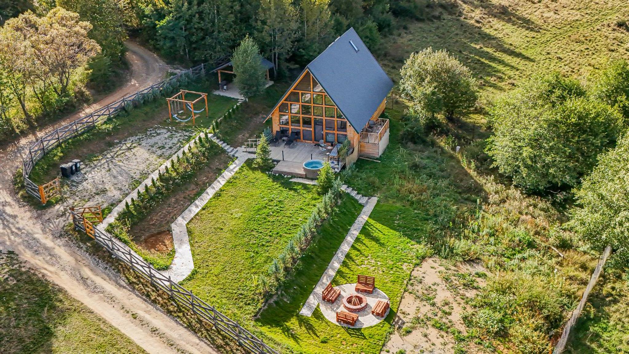 Cabana Timbernest & Hot Tubs