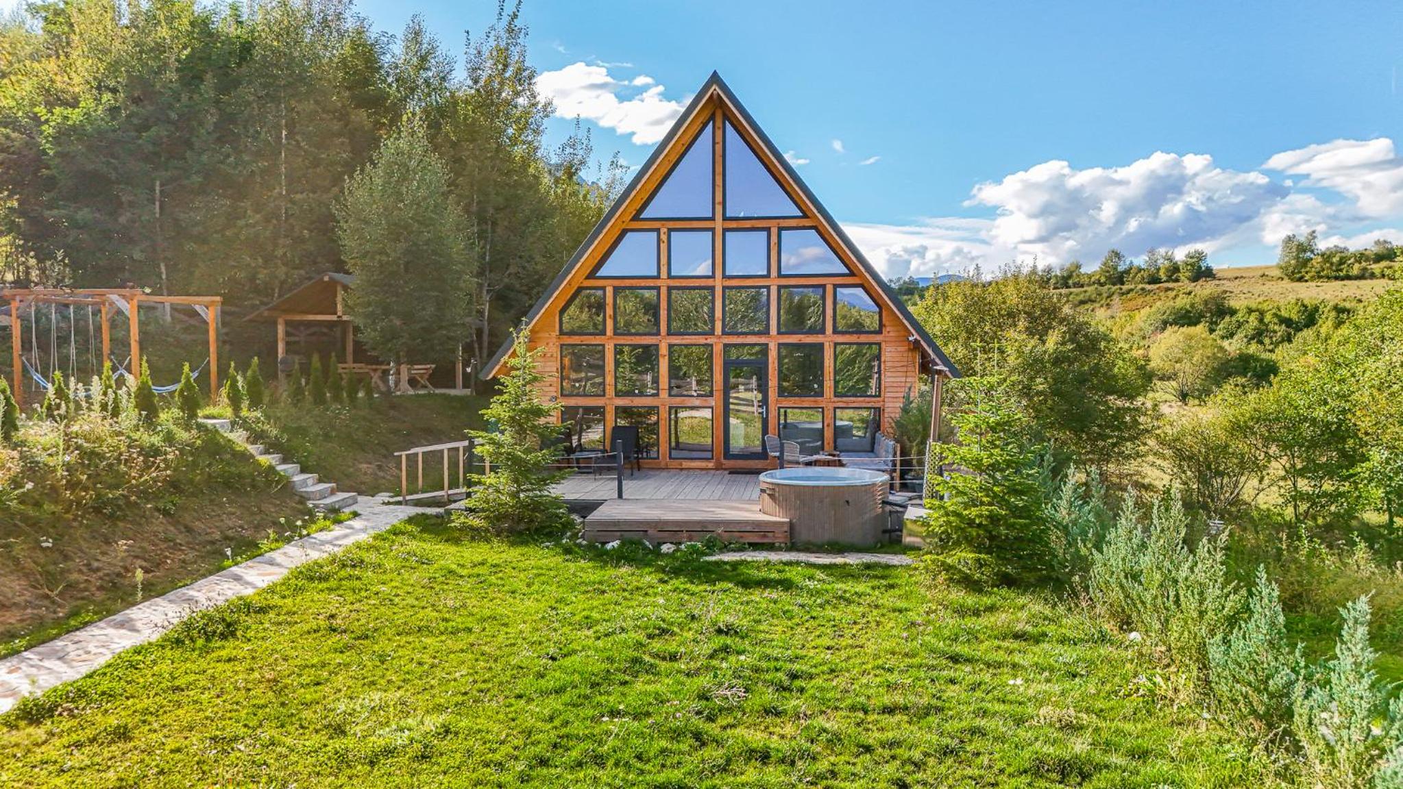 Cabana Timbernest & Hot Tubs