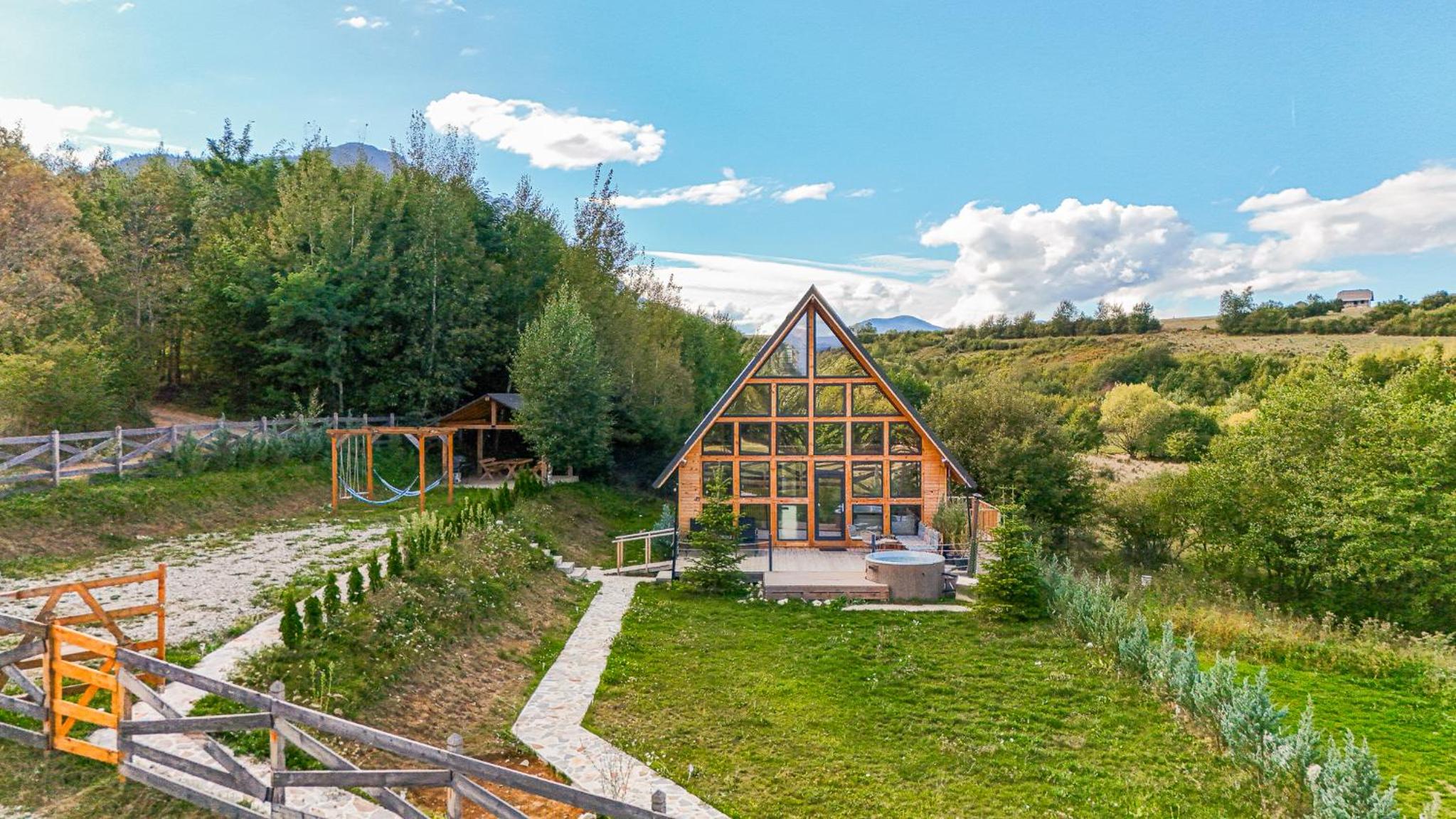 Cabana Timbernest & Hot Tubs