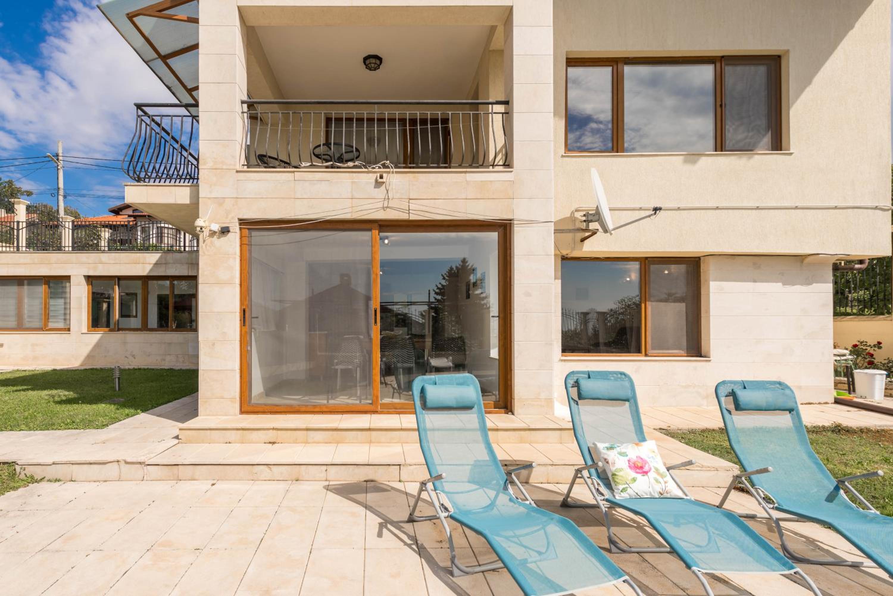 Villa Sineva - Pool, BBQ & Seaview