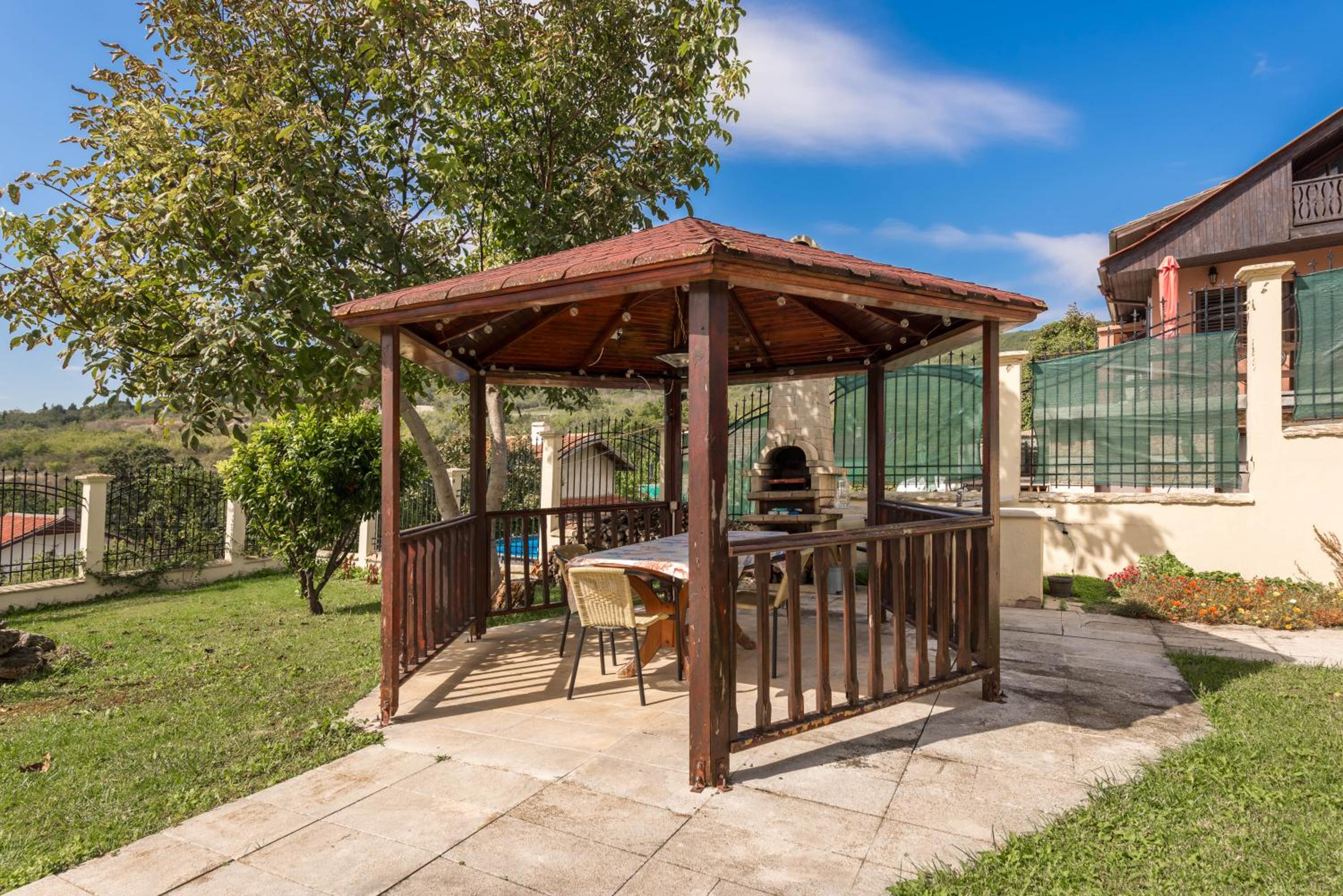 Villa Sineva - Pool, BBQ & Seaview