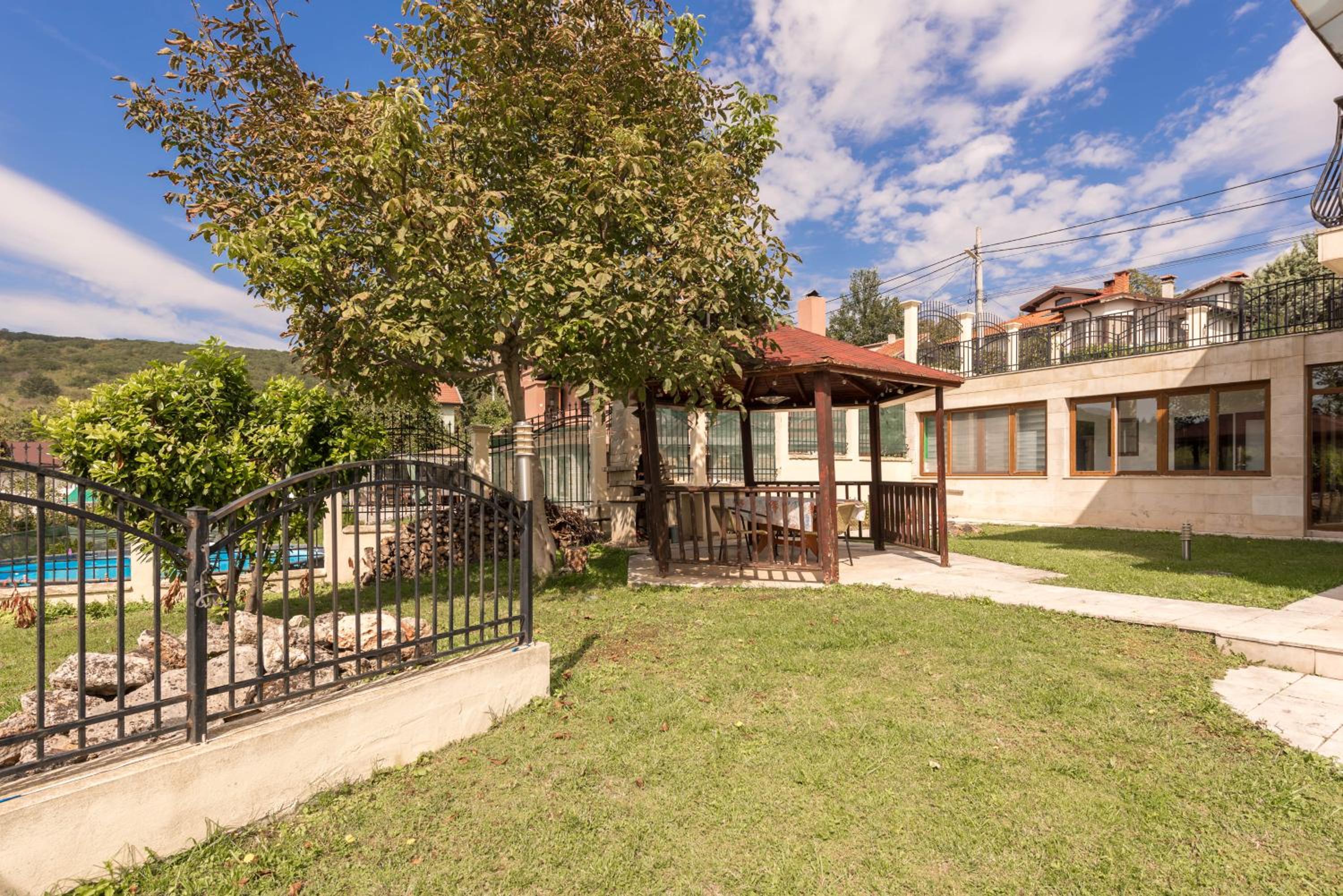 Villa Sineva - Pool, BBQ & Seaview