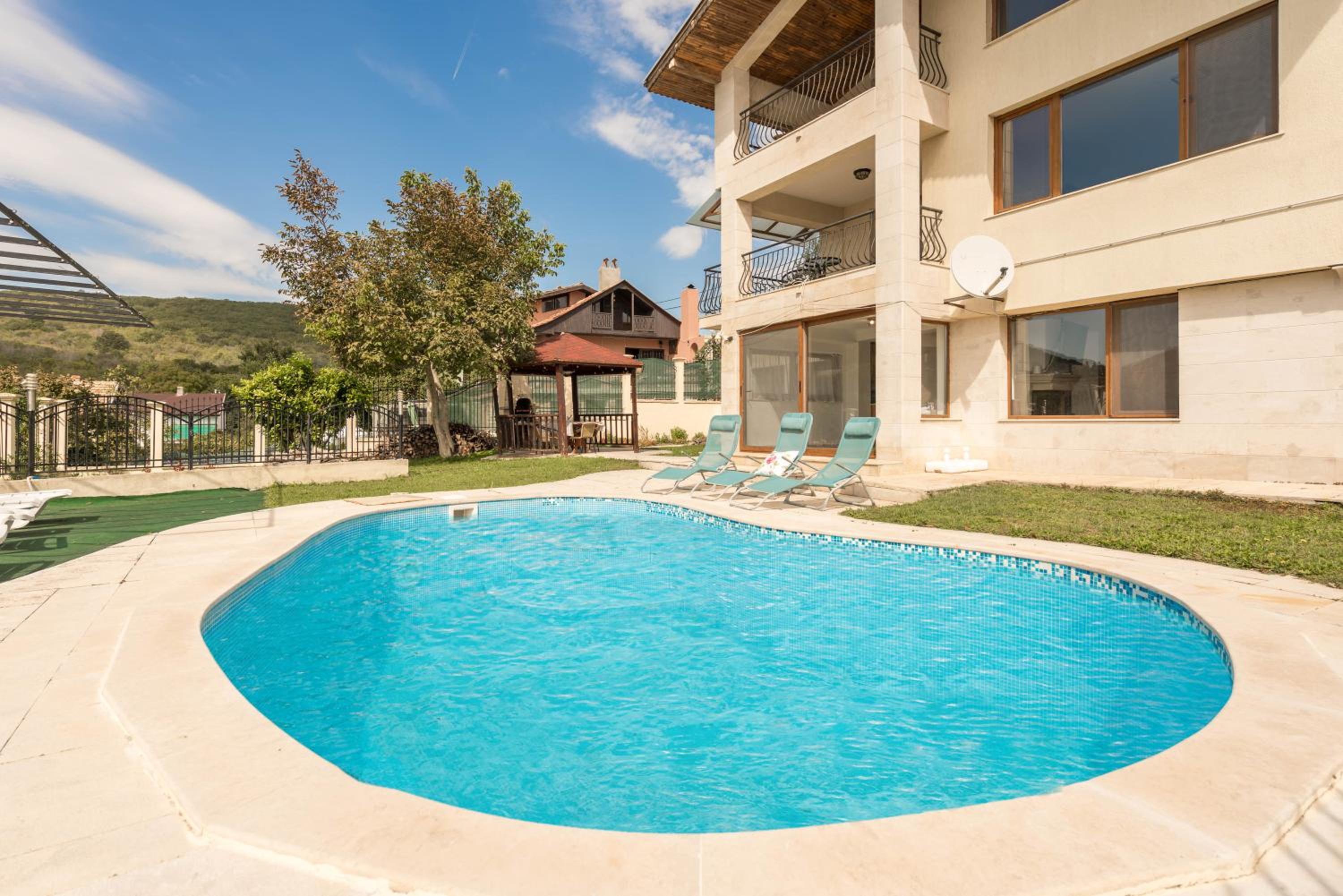 Villa Sineva - Pool, BBQ & Seaview