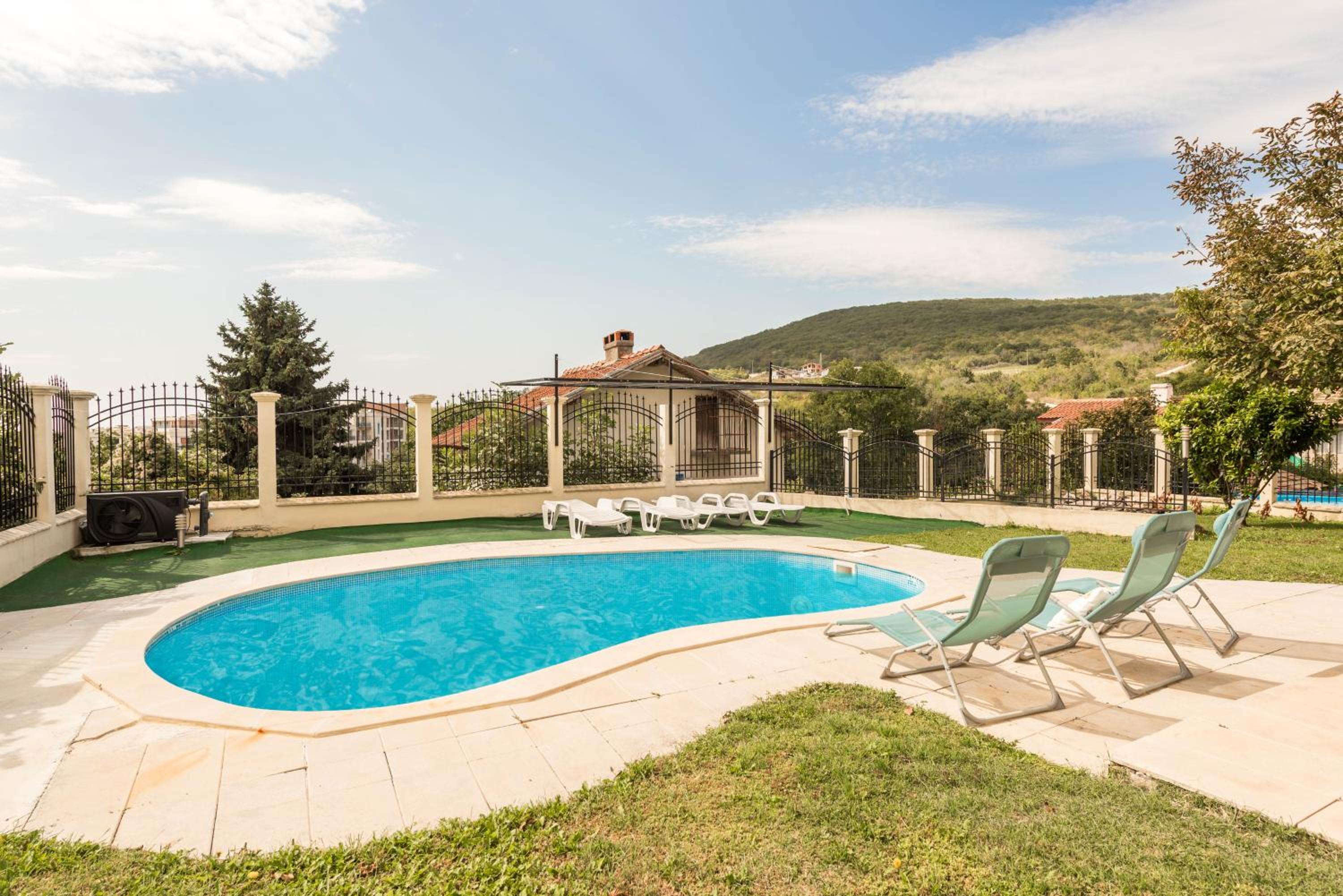 Villa Sineva - Pool, BBQ & Seaview