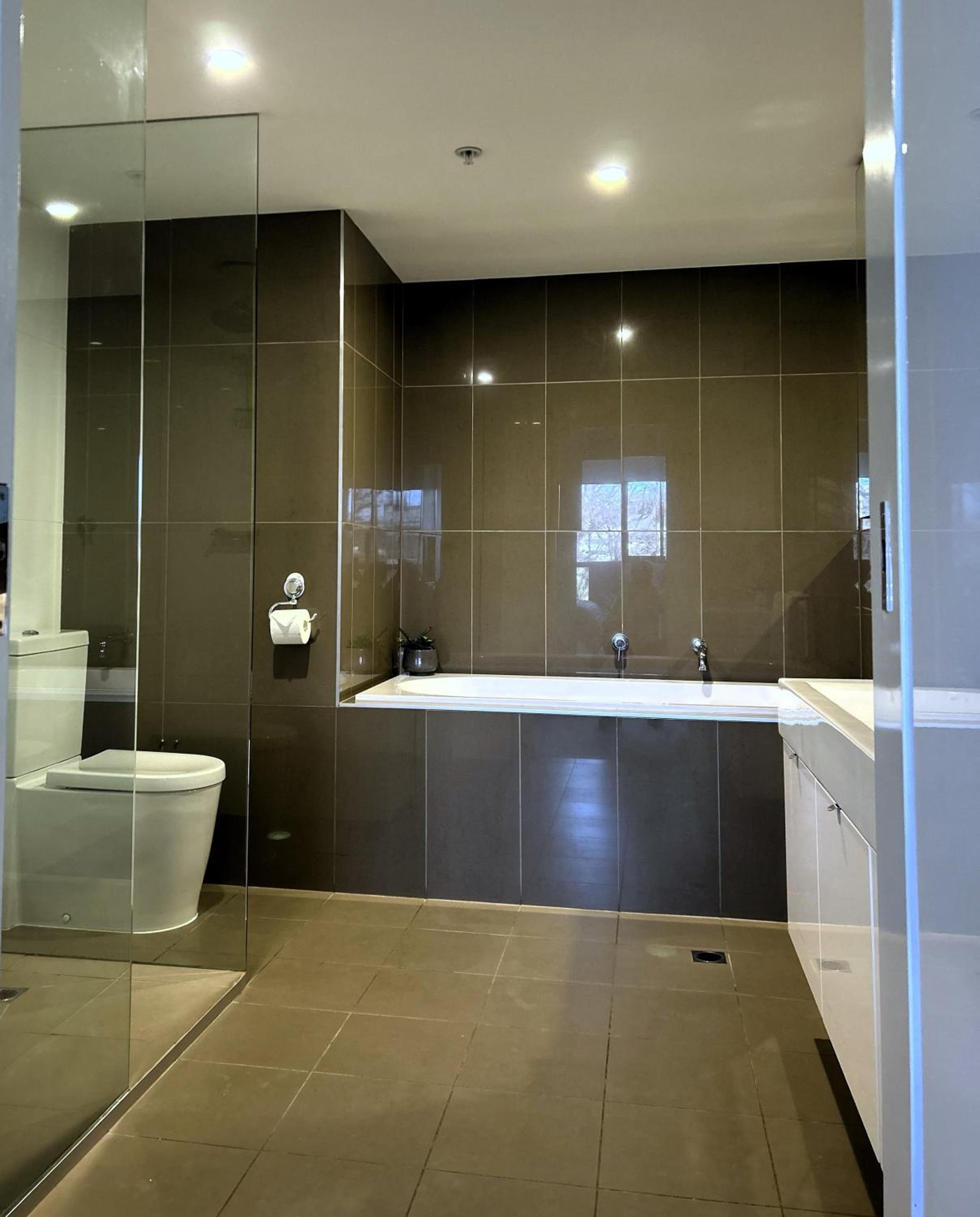 PROMENADE TOWERS 3 Bedroom Apartment with Bay Views on the Geelong Waterfront - 403